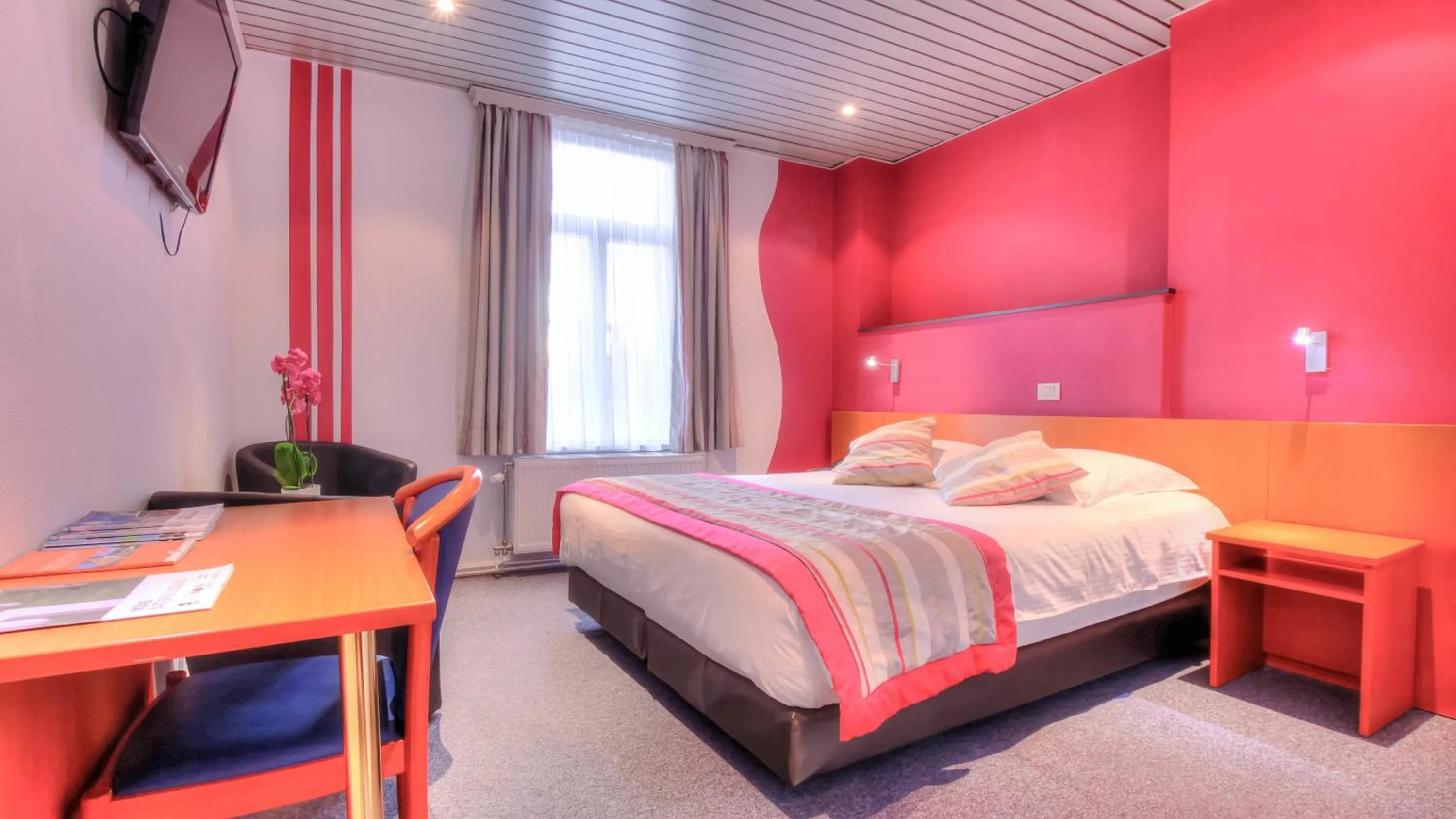 TV and multimedia, Bed in Hotel Le Terminus