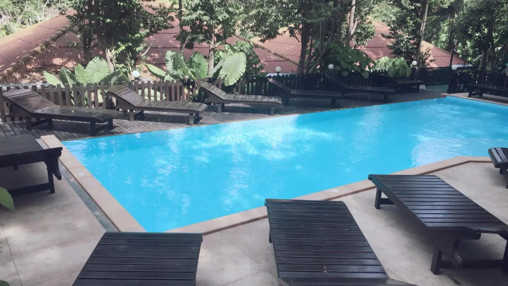 Swimming pool in JJ Bungalow Swimming pool in JJ Bungalow