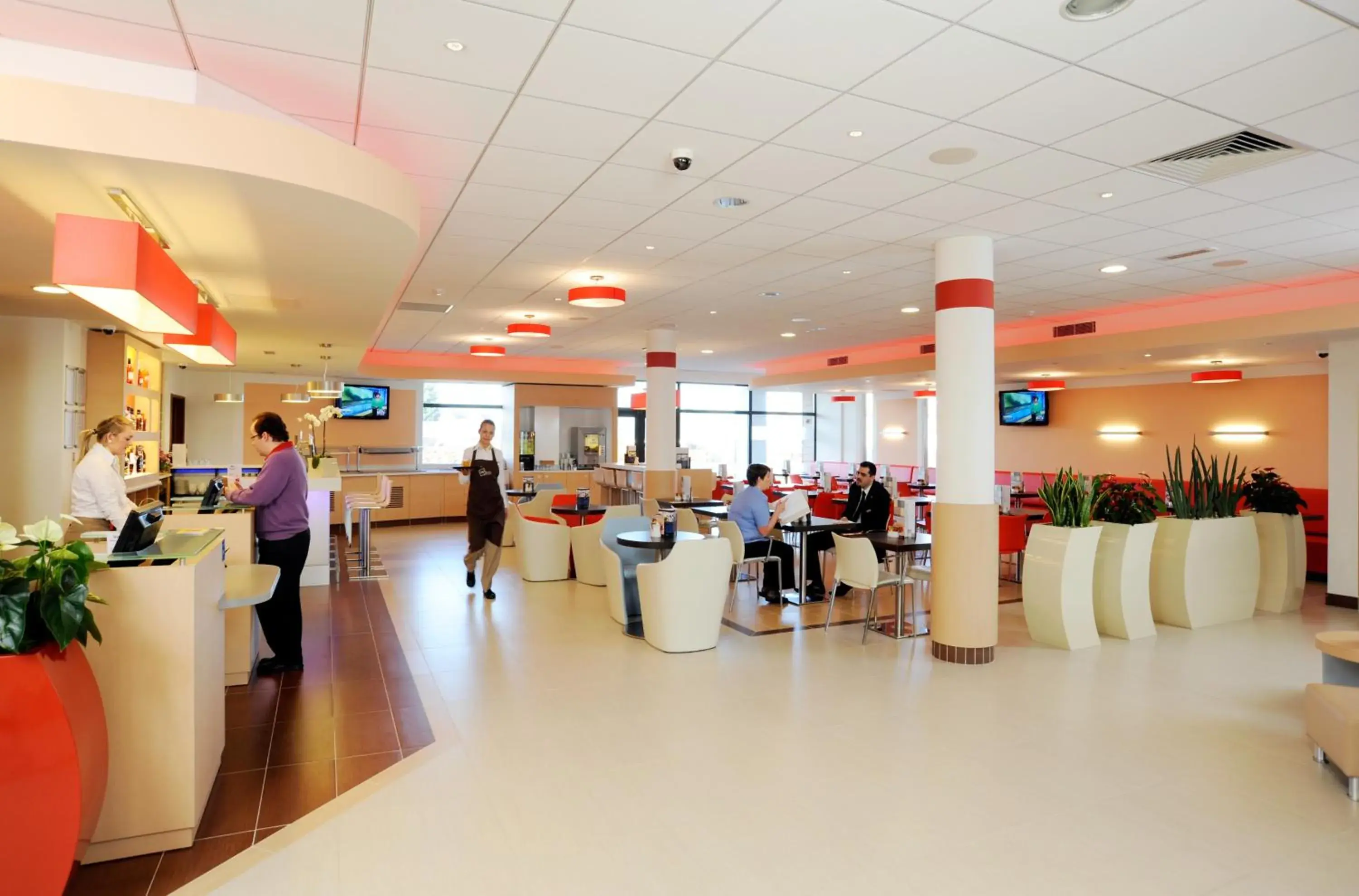 Lobby or reception, Restaurant/Places to Eat in ibis Gloucester