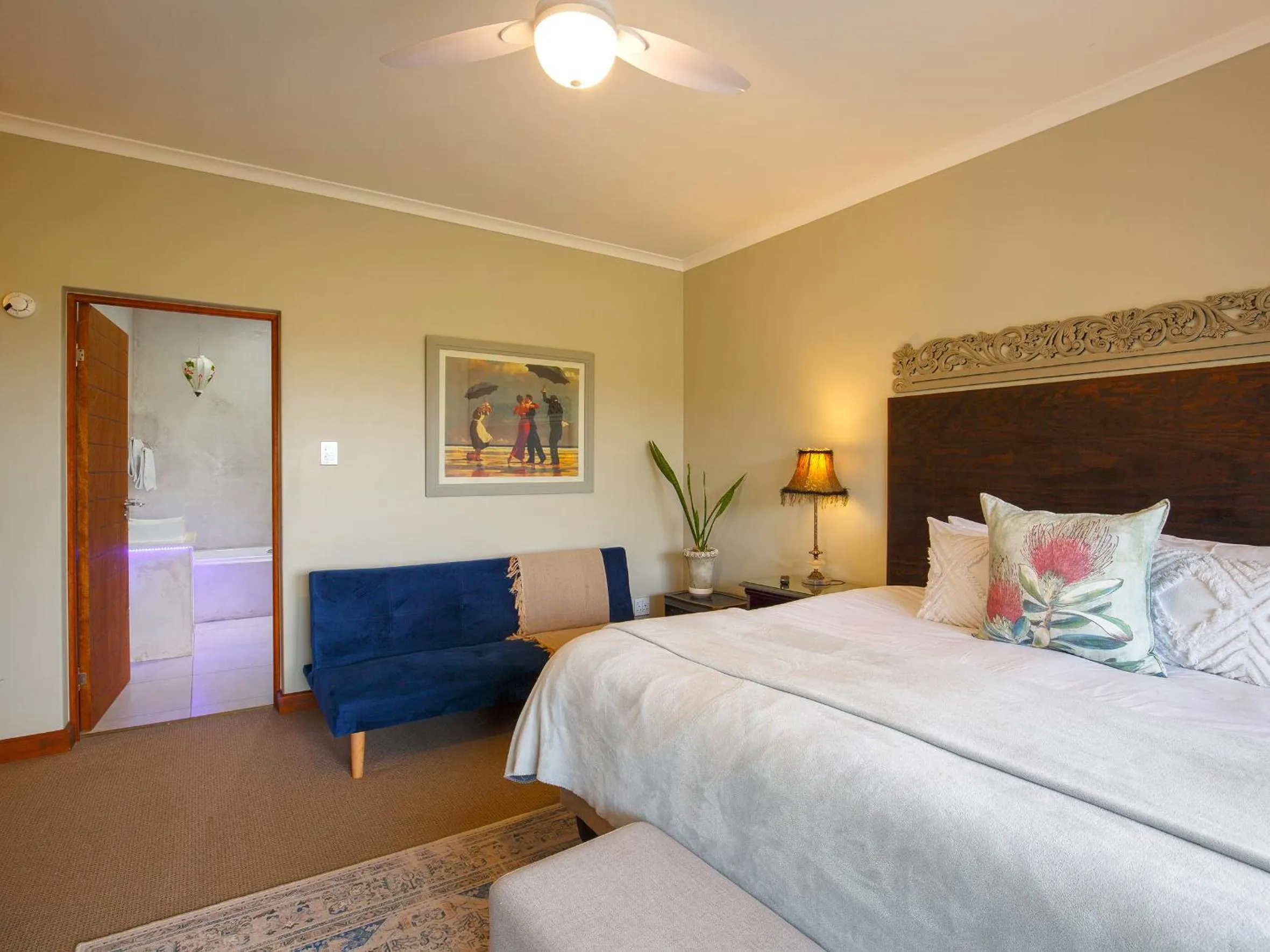 Seating area, Bed in Le Mahi Guest House