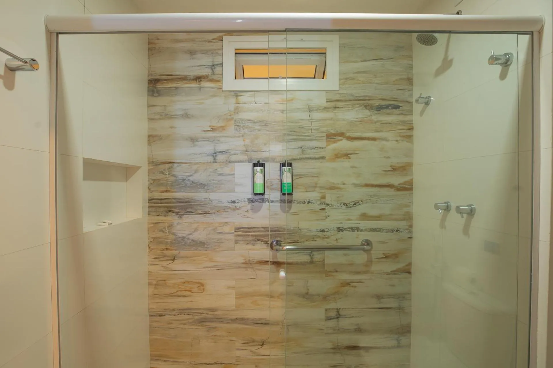 Shower in Pousada Dona Moça