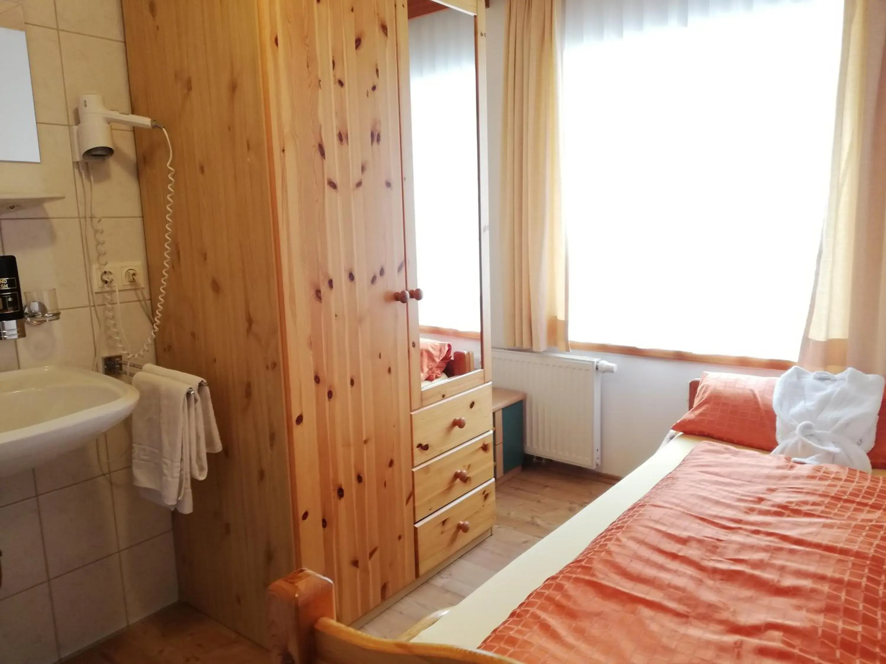 Single Room with Private External Bathroom - single occupancy in Ködnitzhof Single Room with Private External Bathroom - single occupancy in Ködnitzhof