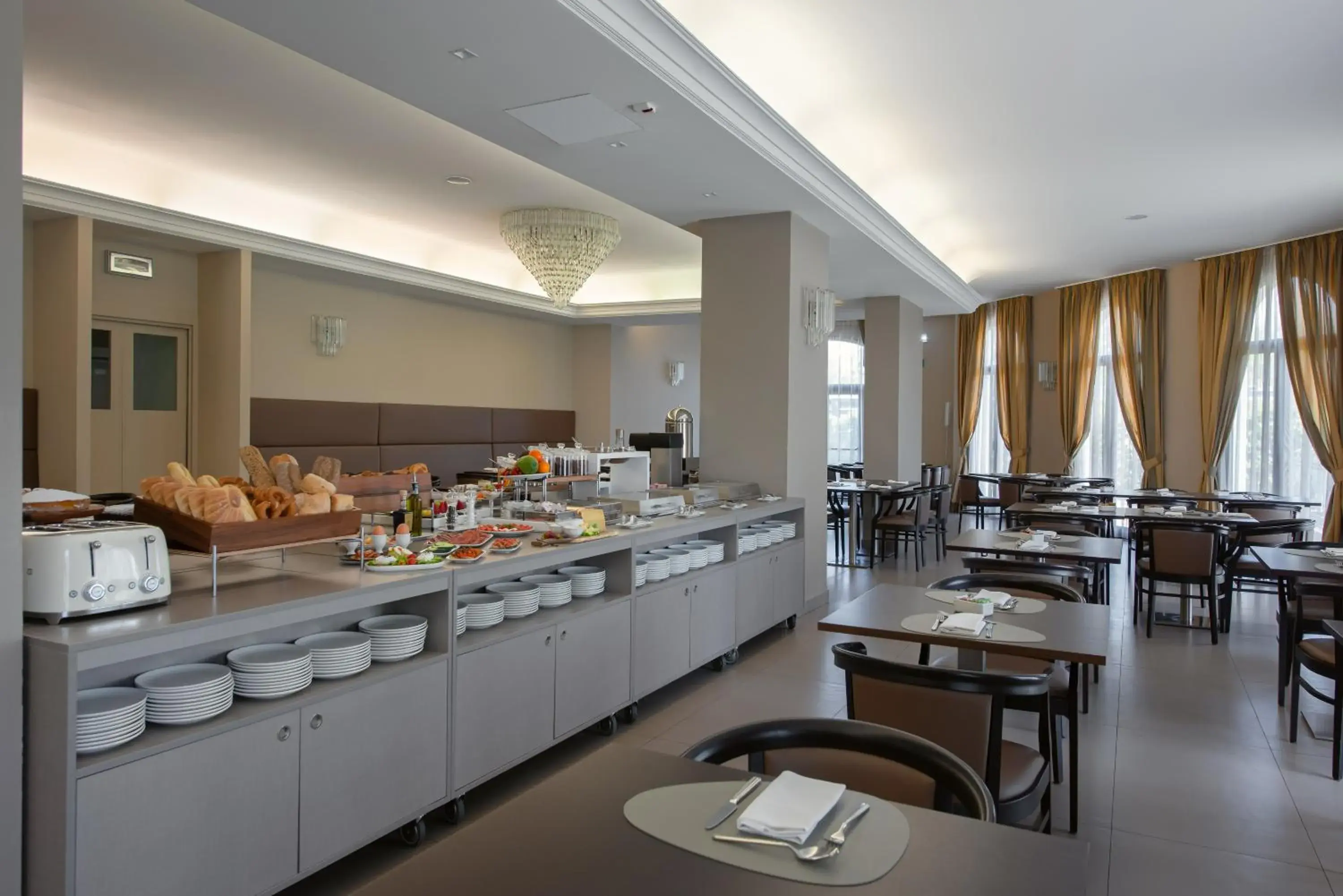 Breakfast in Maranello Palace Breakfast in Maranello Palace