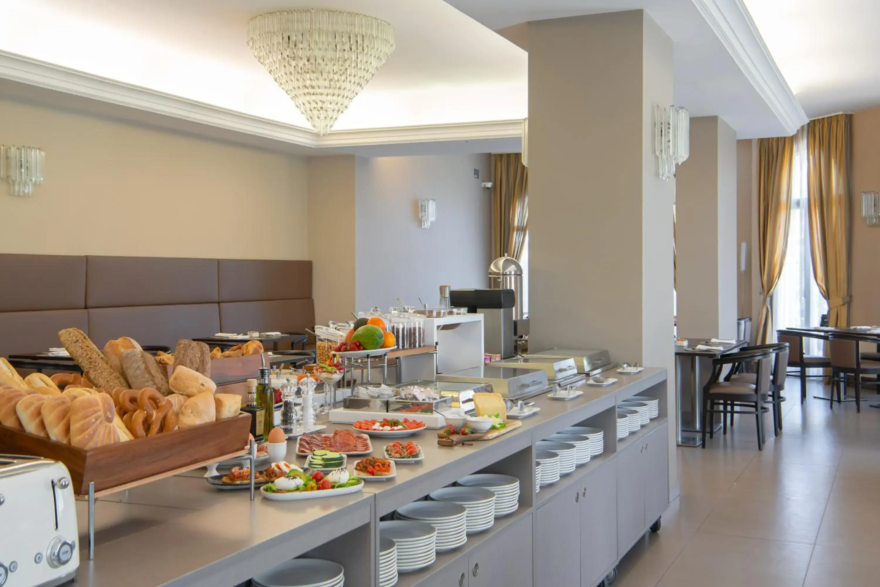 Breakfast in Maranello Palace Breakfast in Maranello Palace