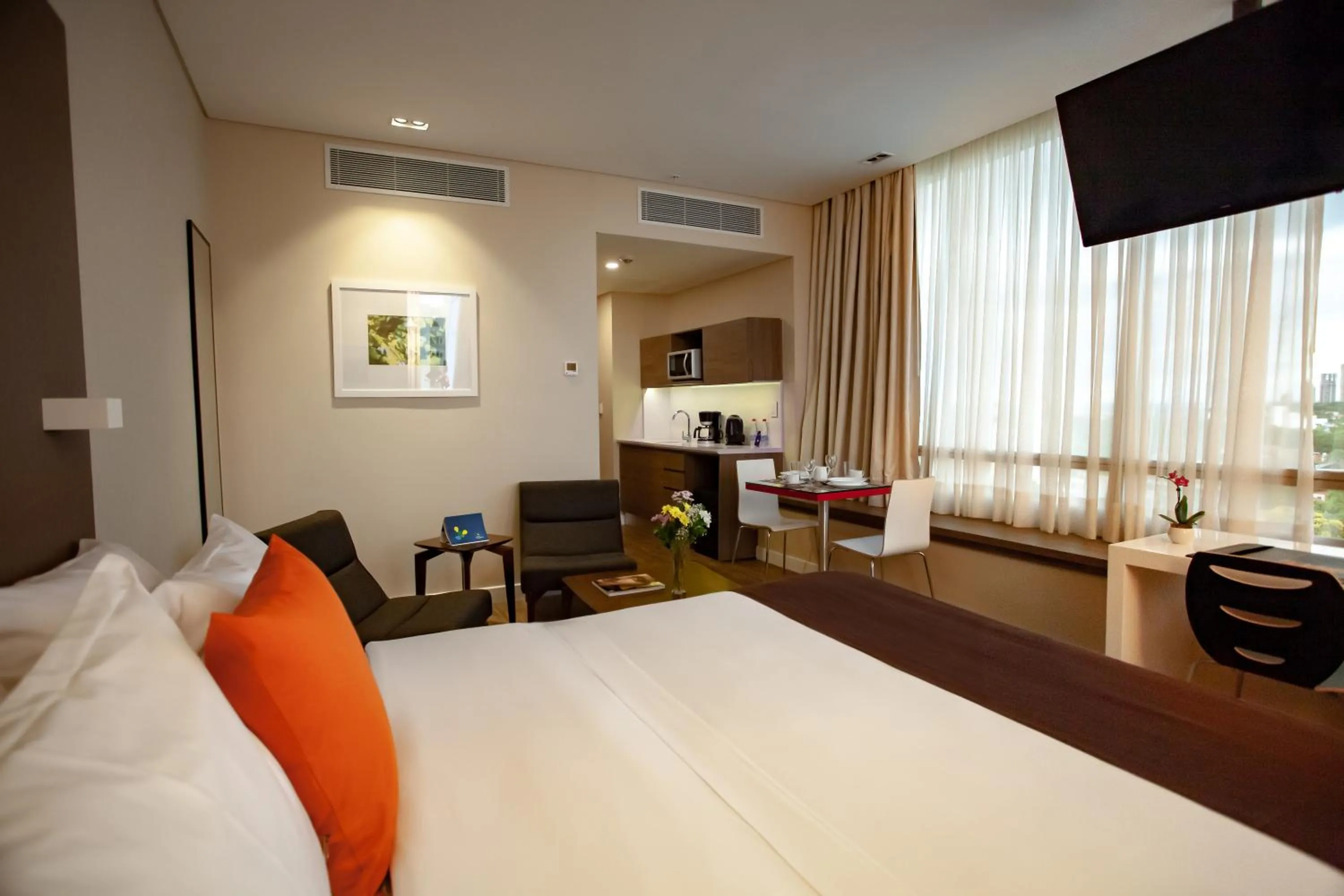 Bed in Paseo La Galería Hotel & Suites