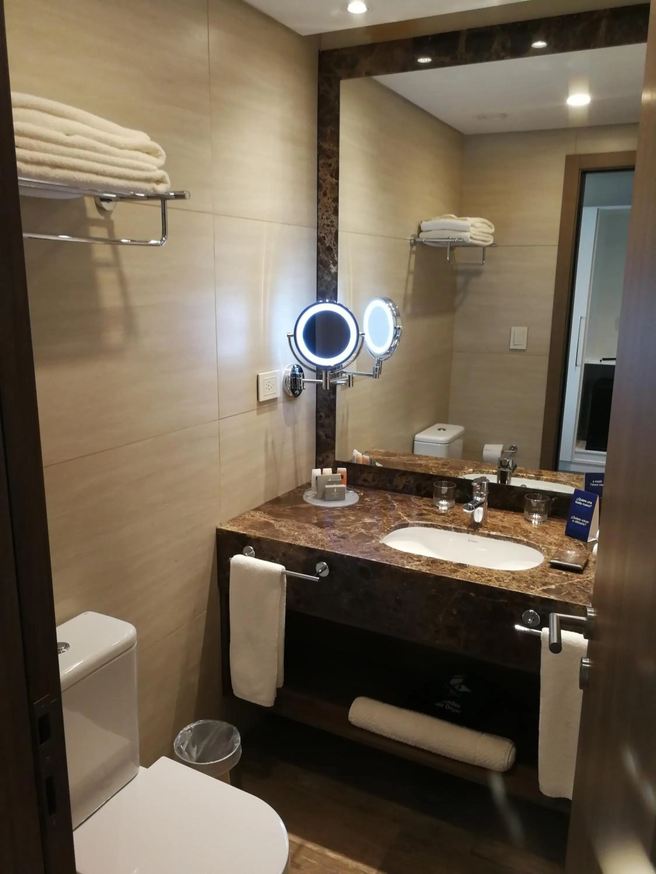 Bathroom in Paseo La Galería Hotel & Suites