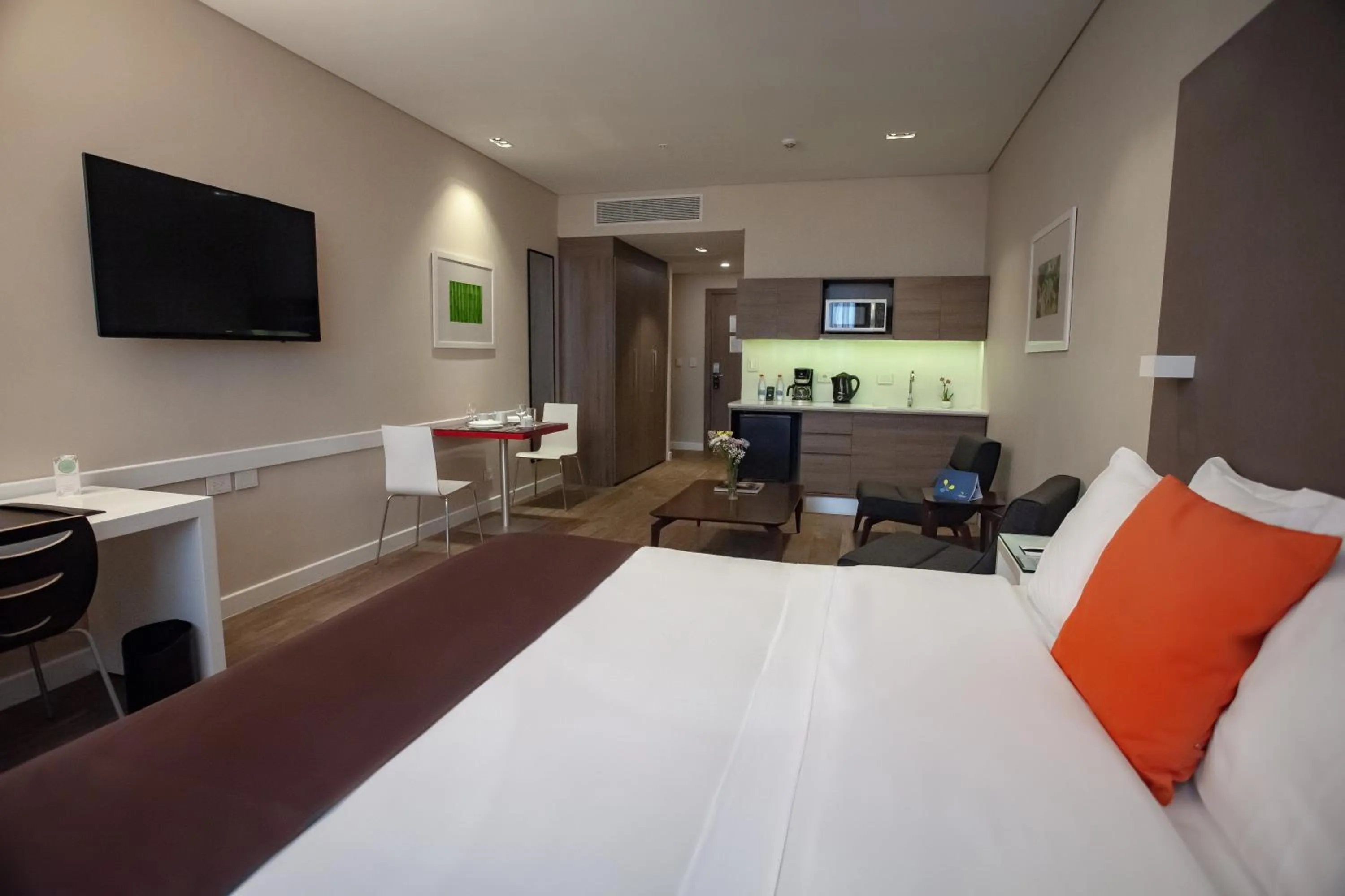 Bed in Paseo La Galería Hotel & Suites