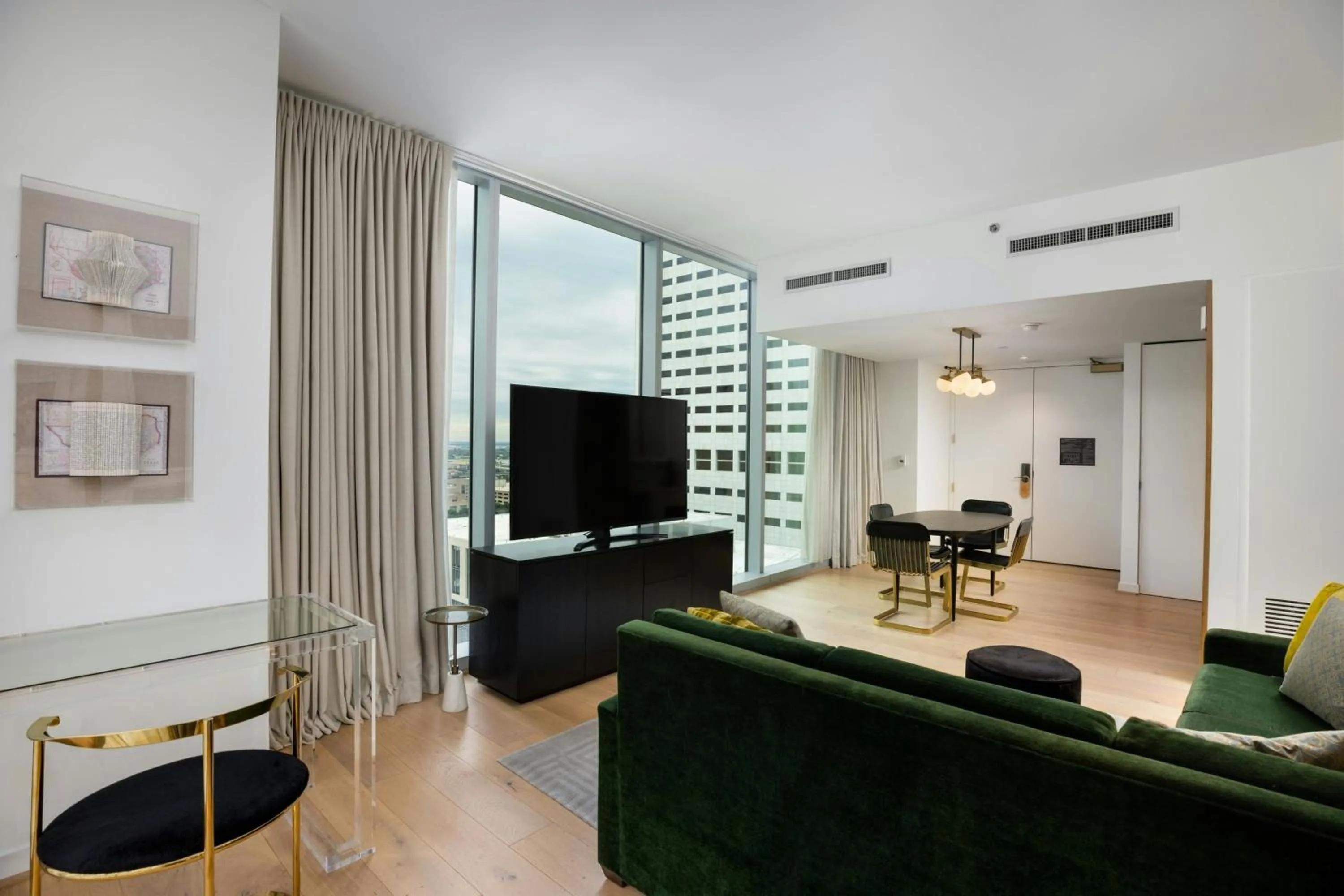 Photo of the whole room in The Laura Hotel, Houston Downtown, Autograph Collection