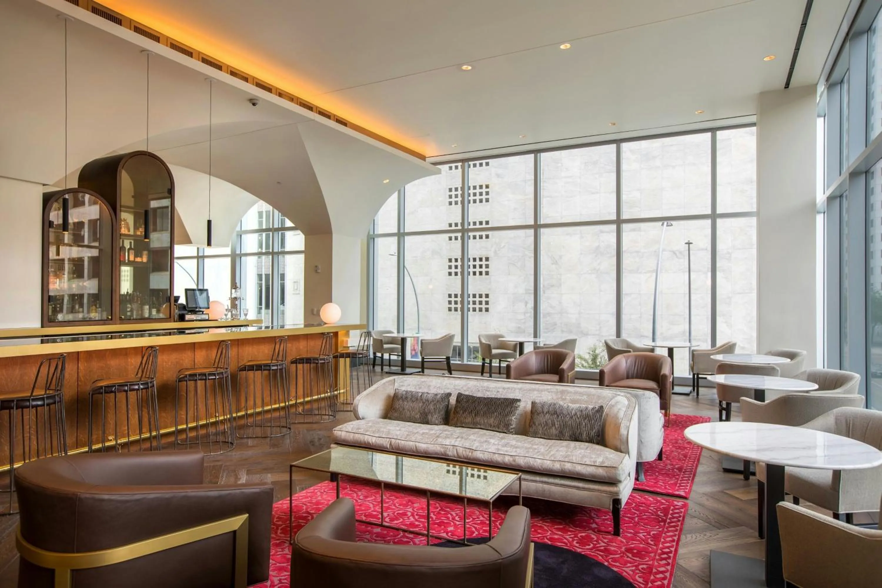 Lounge or bar in The Laura Hotel, Houston Downtown, Autograph Collection