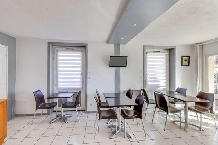 Breakfast in Rev'Hotel