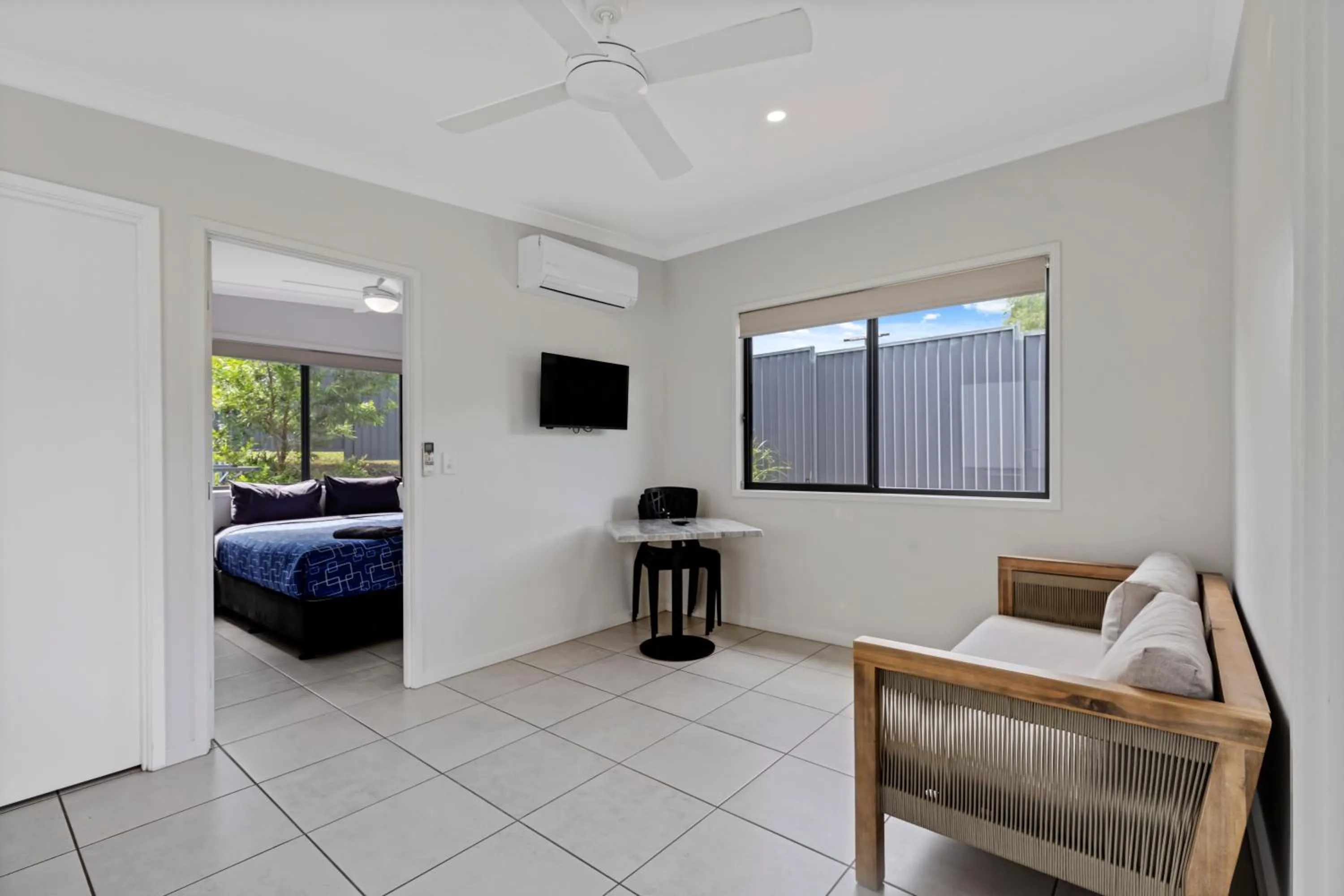 Living room, Bed in Yandina Caravan Park
