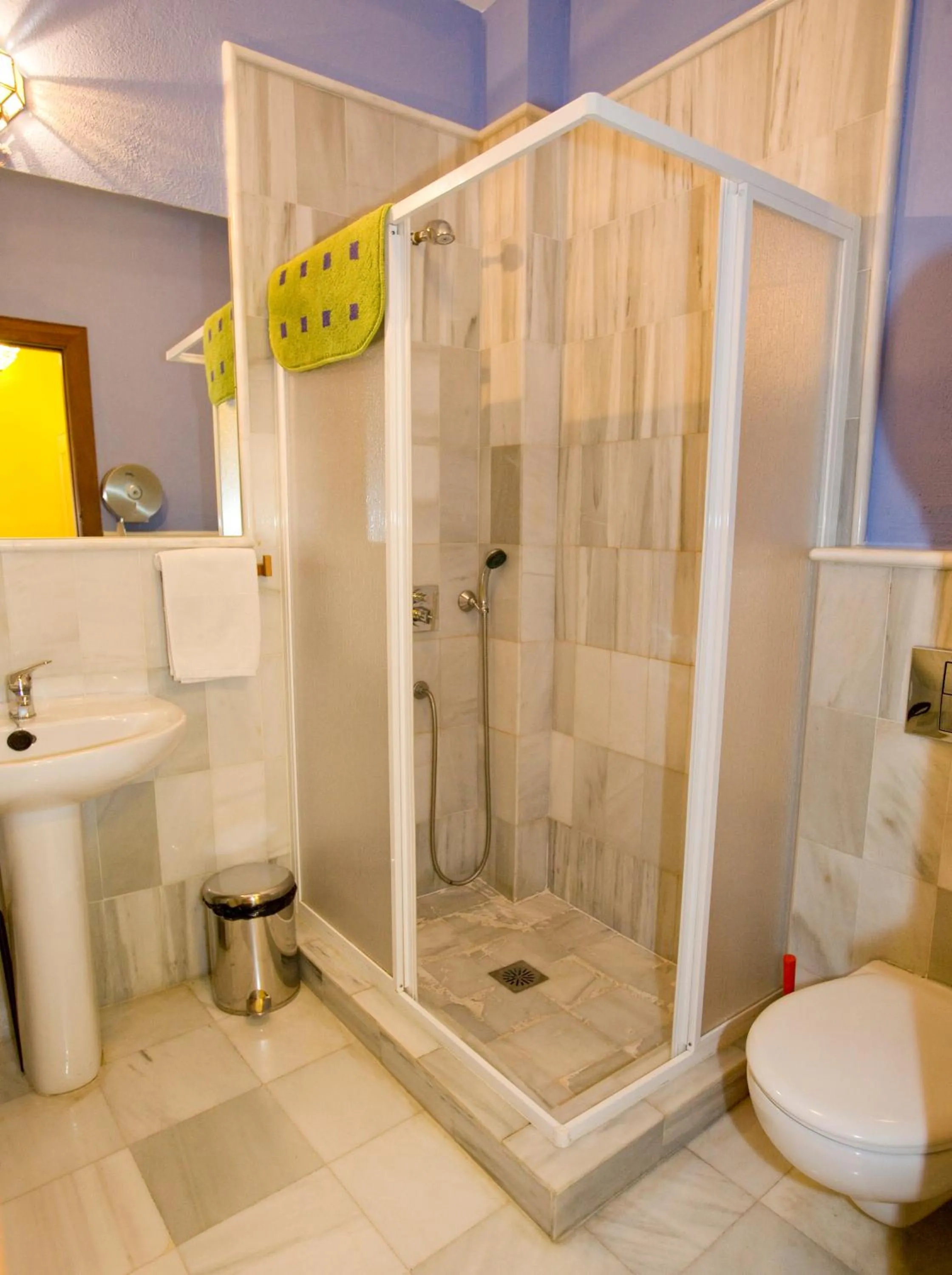 Bathroom in White Nest Hostel