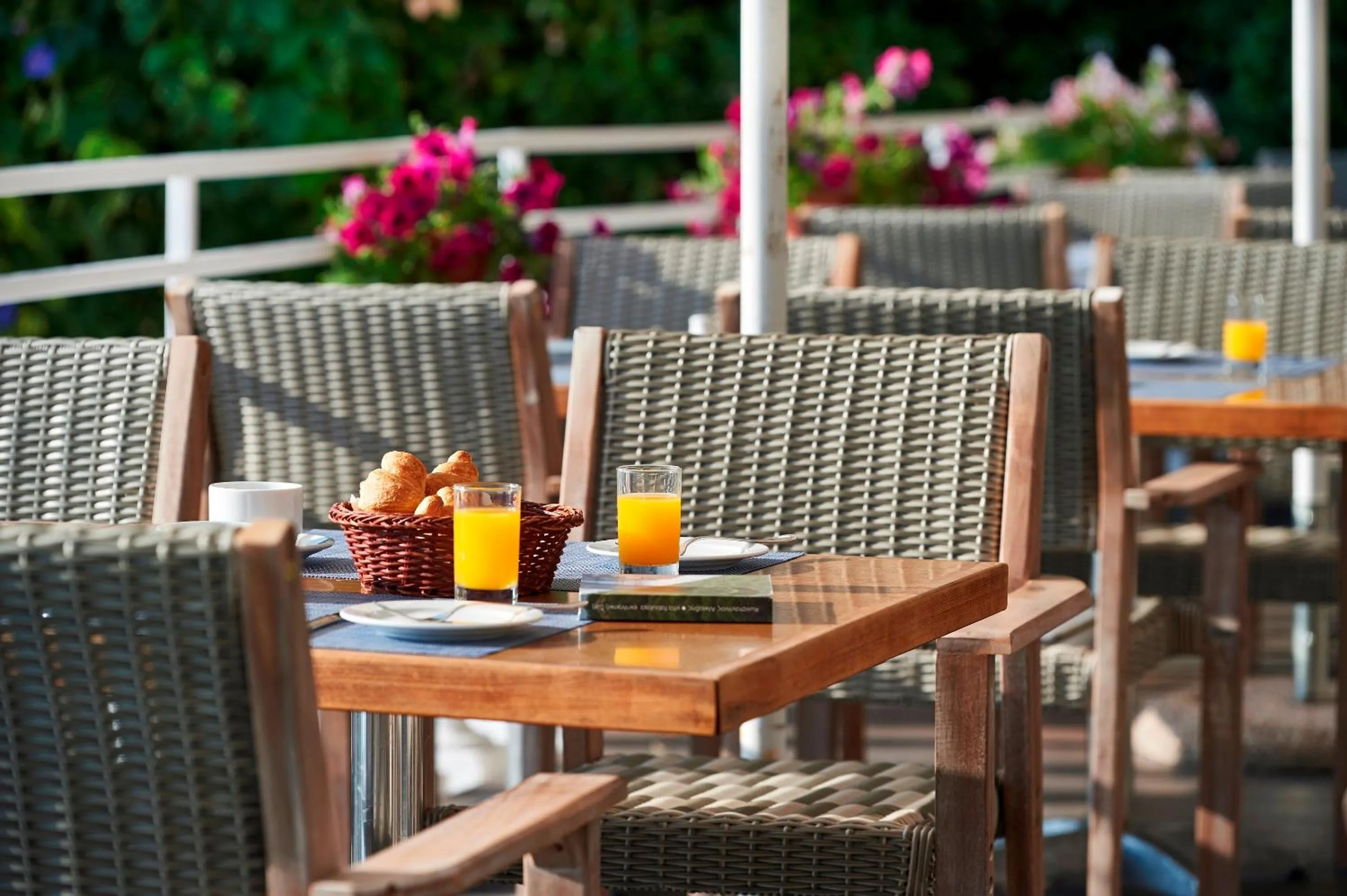 Restaurant/places to eat in Louis Ionian Sun