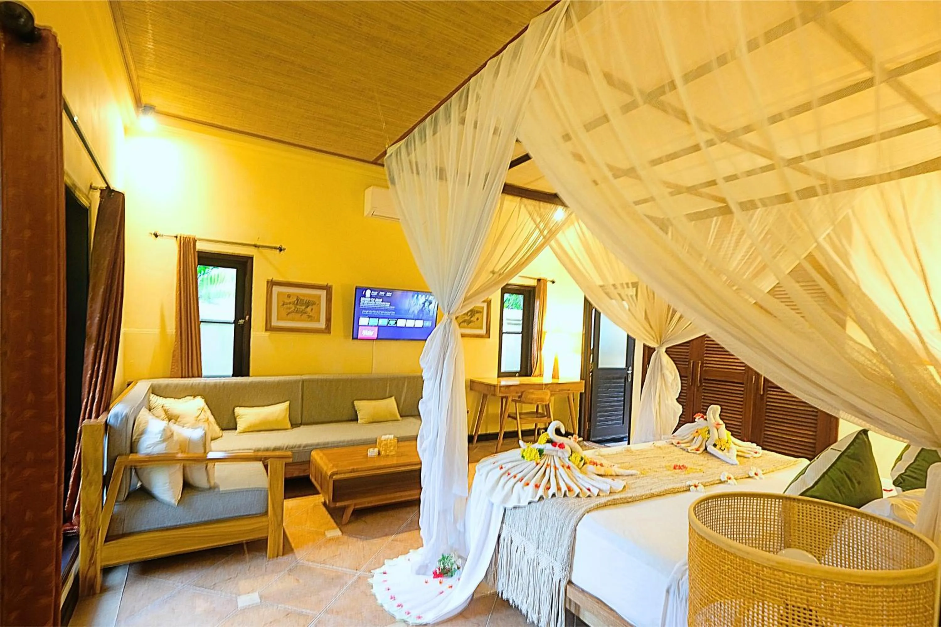 TV and multimedia, Bed in Amertha Bali Villas