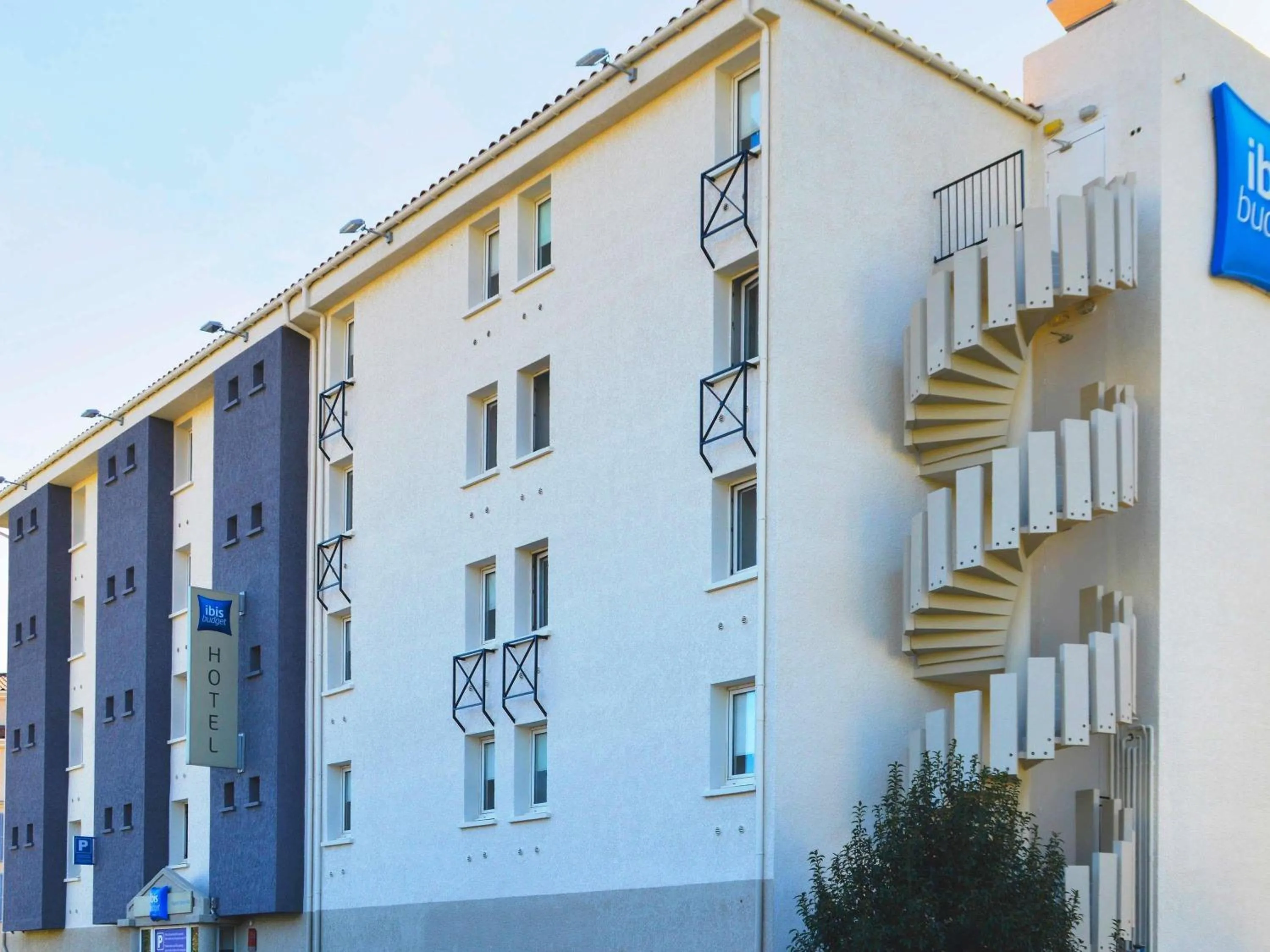 Property building in Ibis Budget Hyères