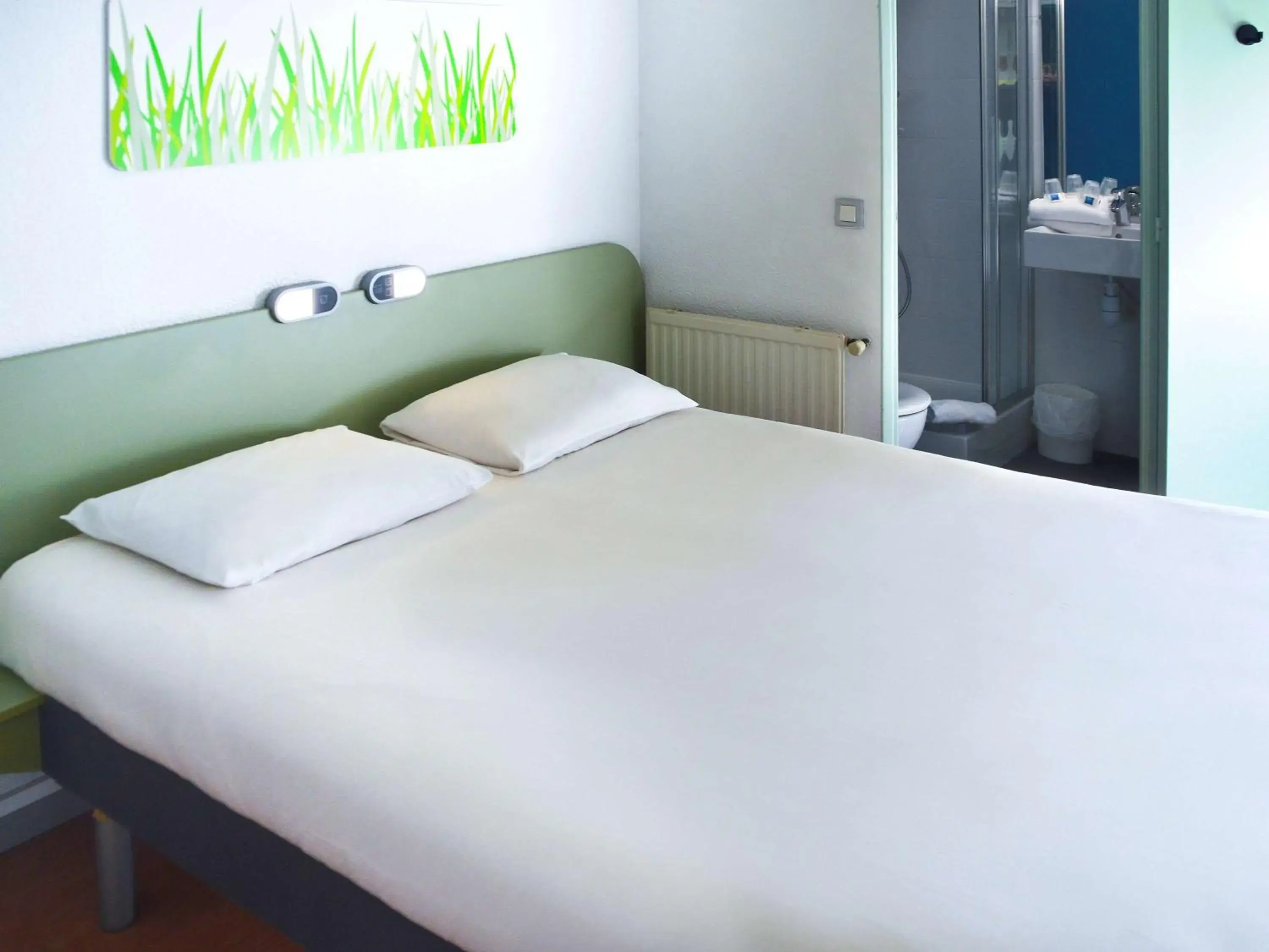 Bed in Ibis Budget Hyères Bed in Ibis Budget Hyères