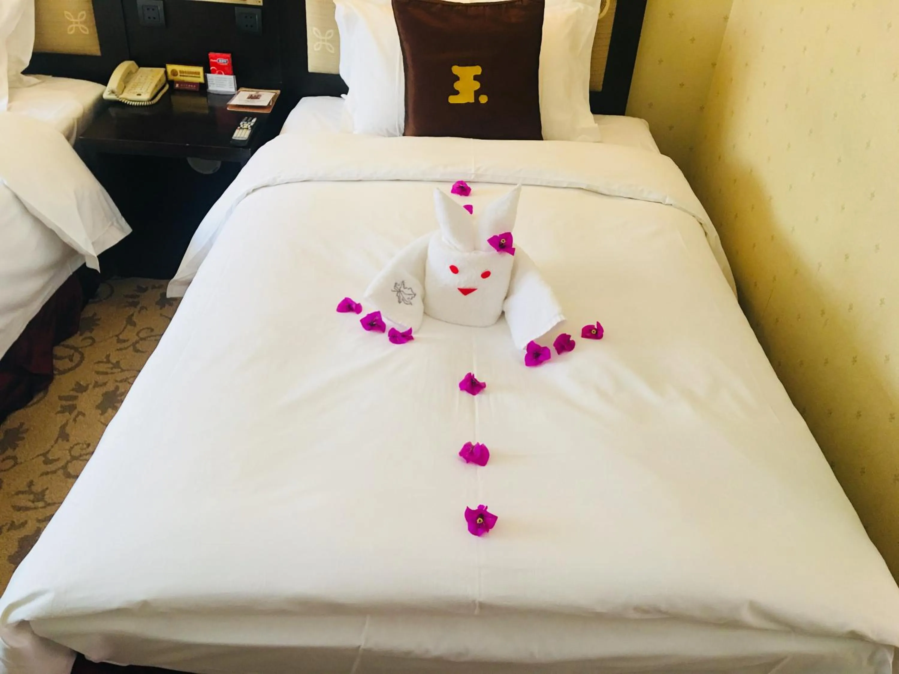 Bed in Lijiang Wangfu Hotel