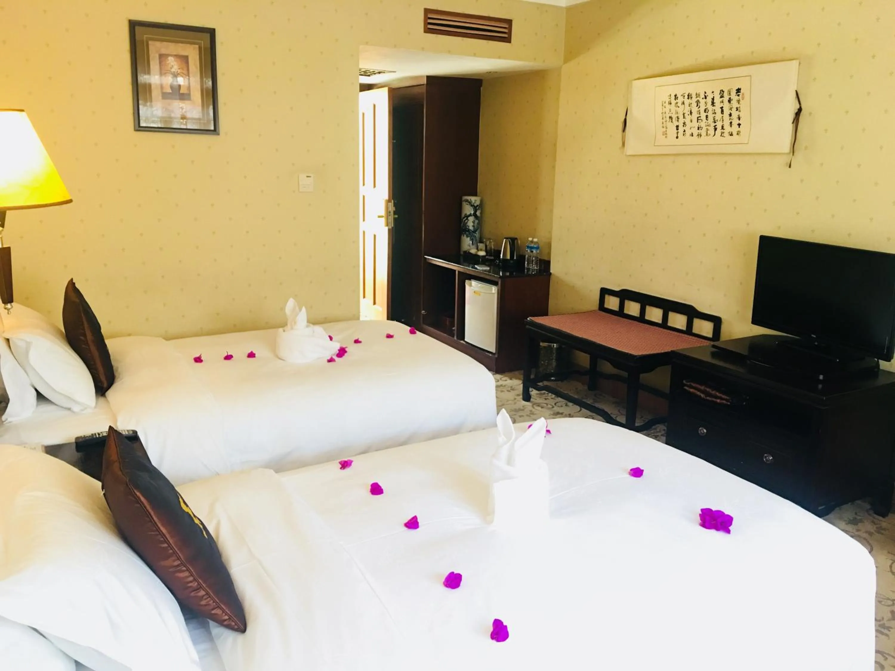 Bed in Lijiang Wangfu Hotel