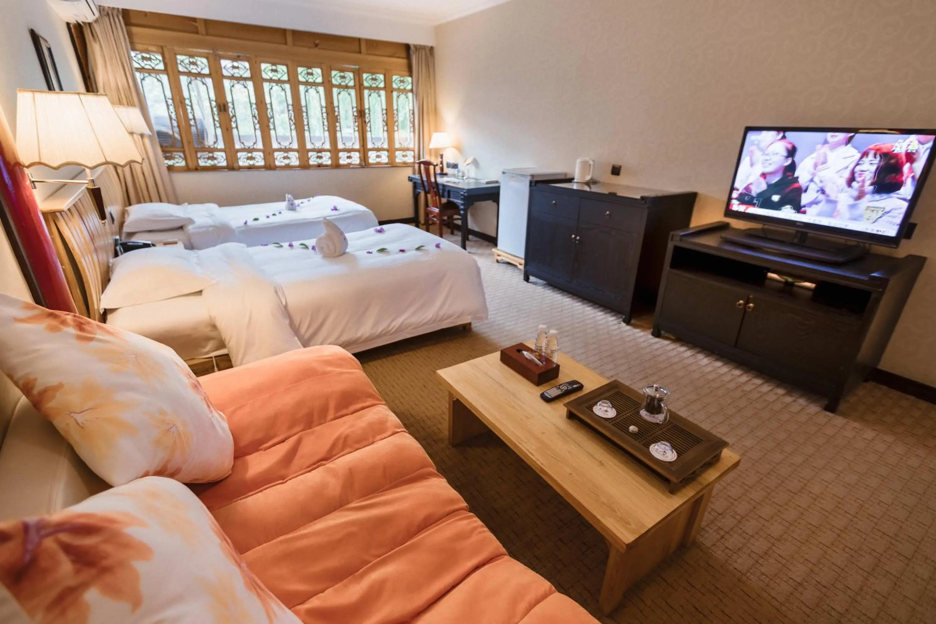 Photo of the whole room, Bed in Lijiang Wangfu Hotel