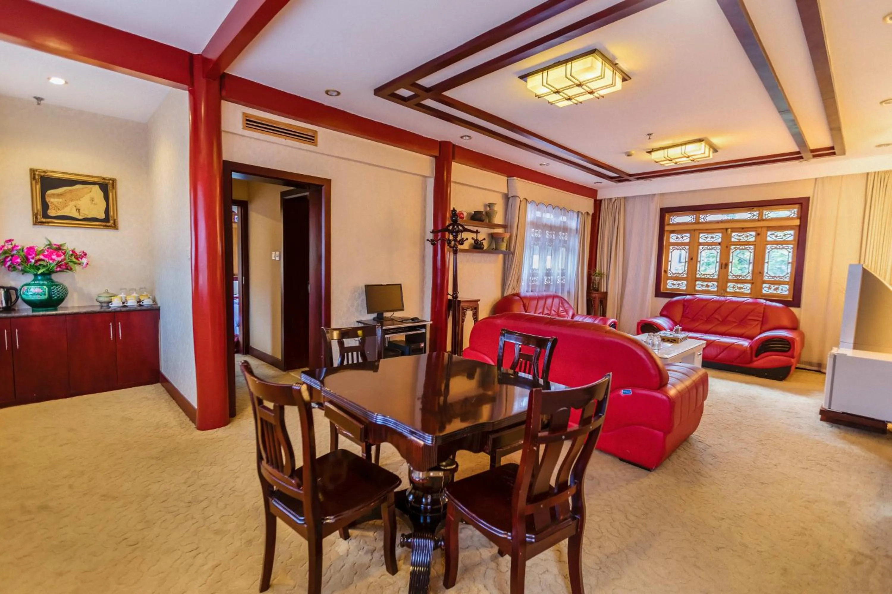 Lijiang Wangfu Hotel