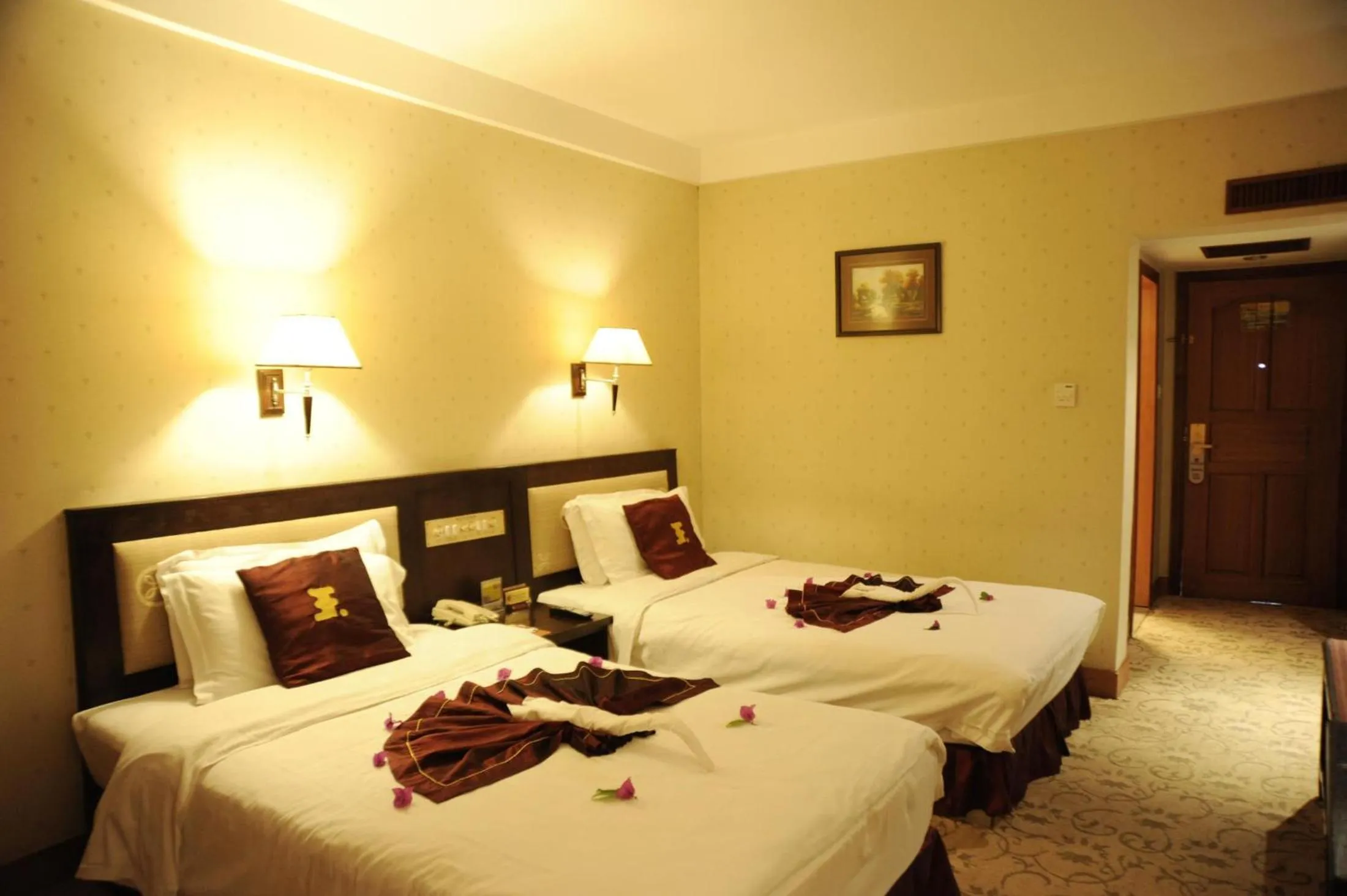 Bed in Lijiang Wangfu Hotel