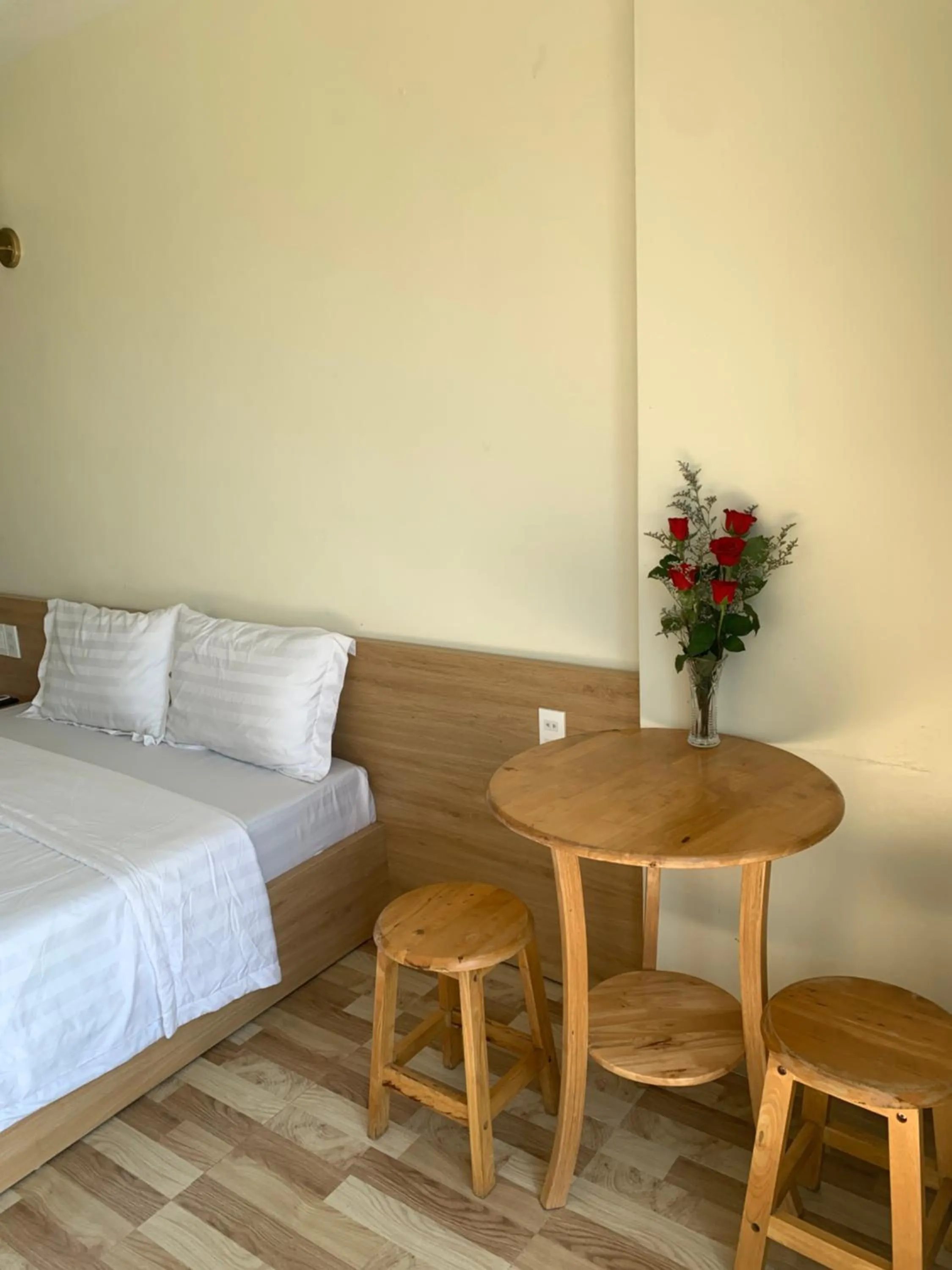 Seating area, Bed in Sea Balcony Hotel
