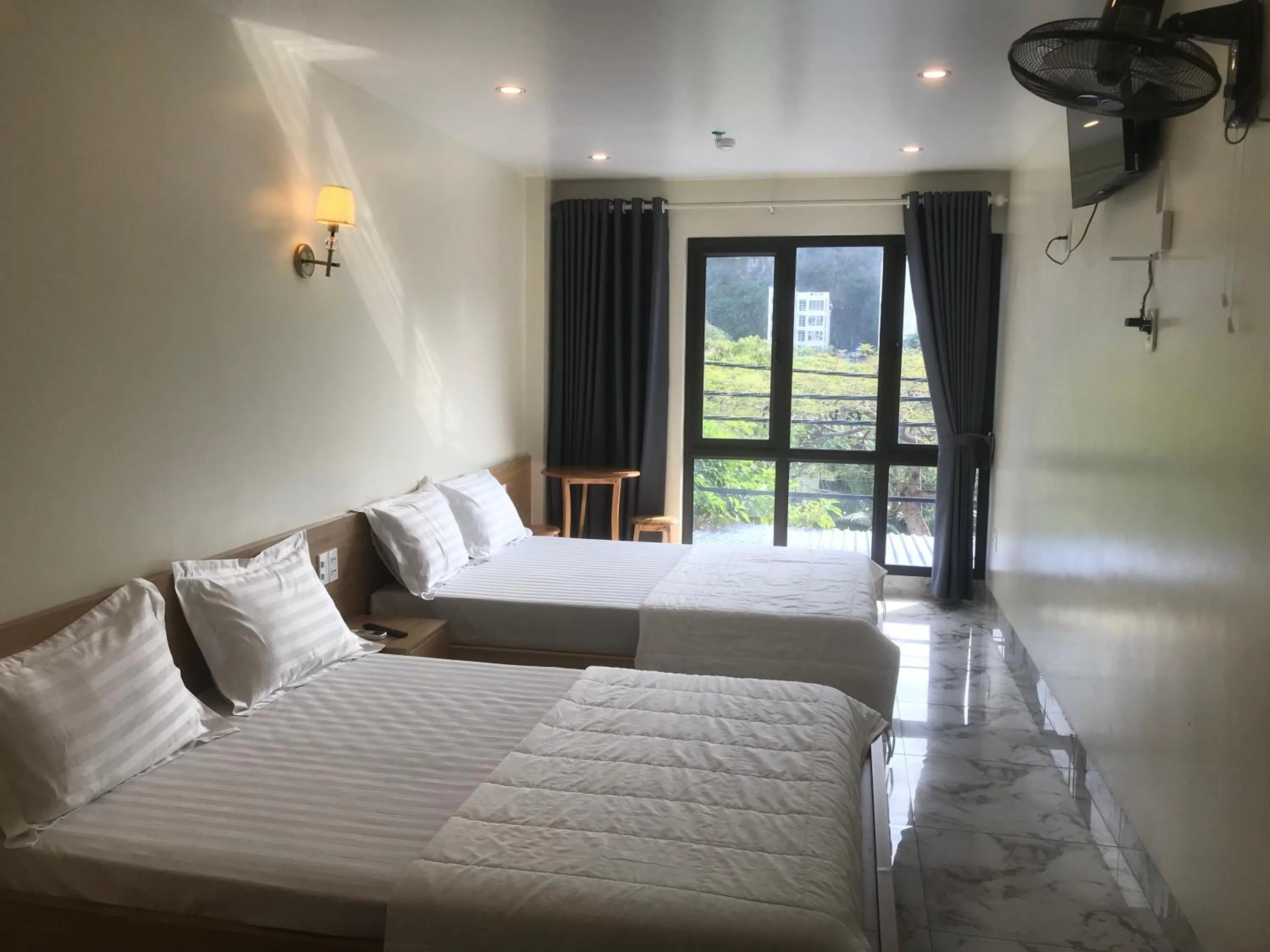 Bedroom, Bed in Sea Balcony Hotel