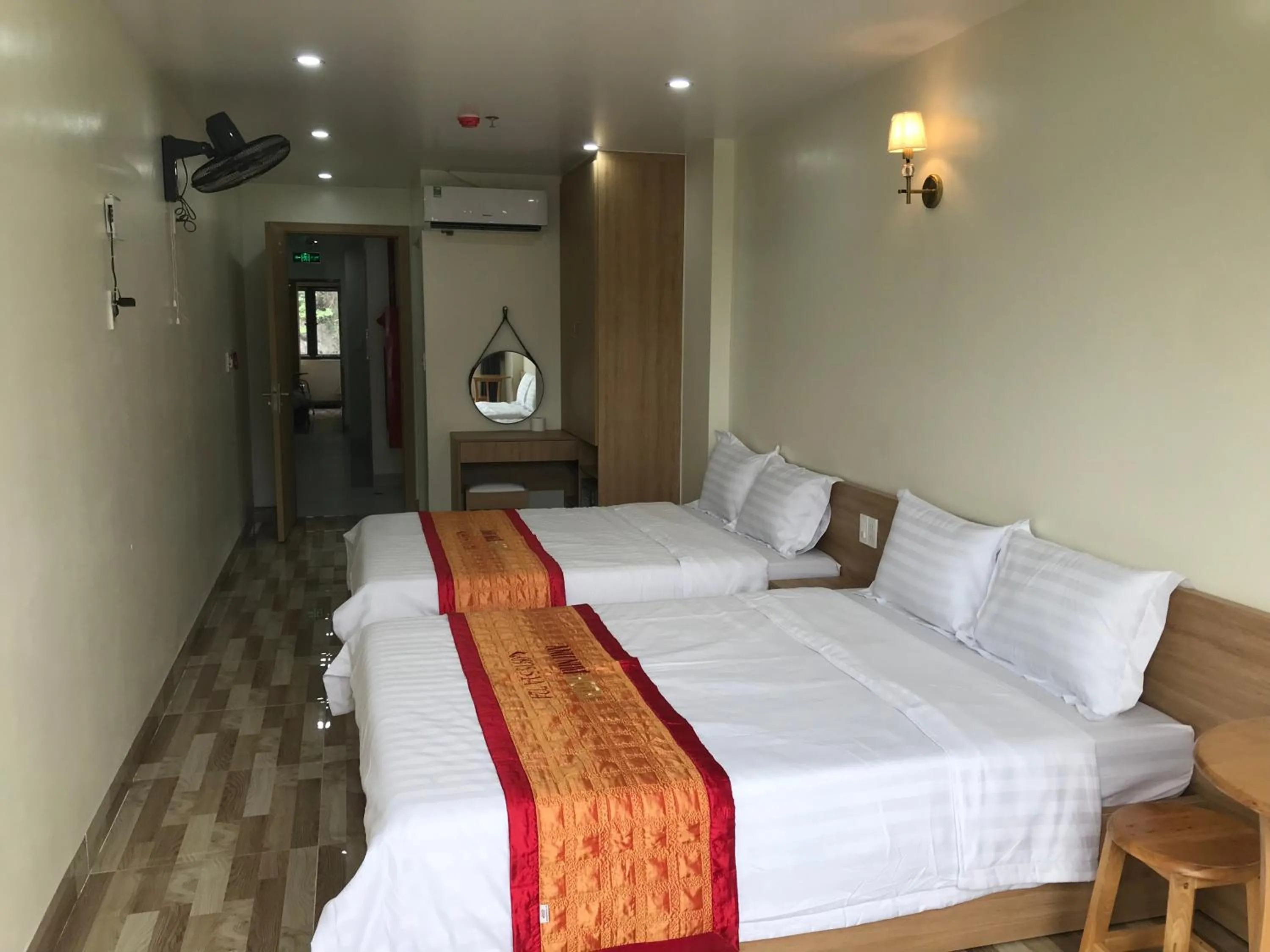 Photo of the whole room, Bed in Sea Balcony Hotel