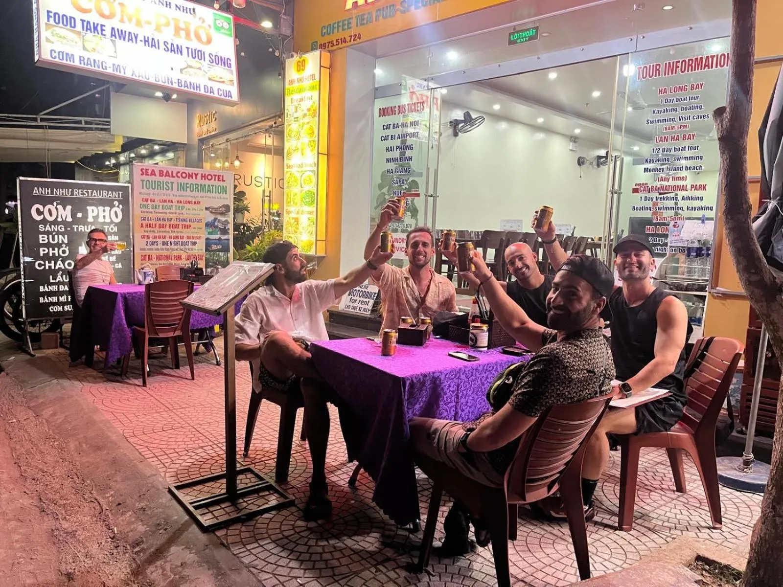 Restaurant/places to eat in Sea Balcony Hotel