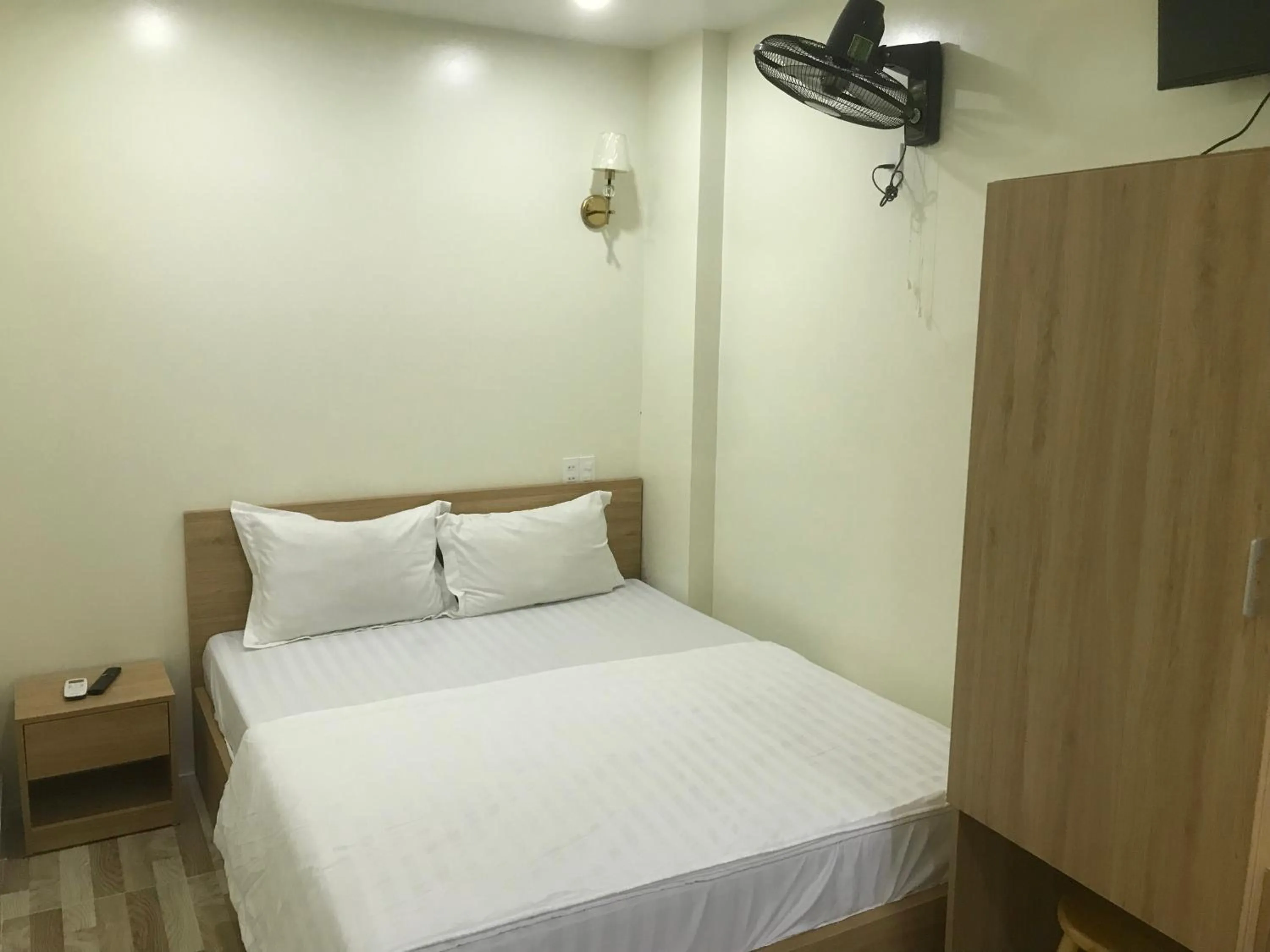 Bedroom, Bed in Sea Balcony Hotel