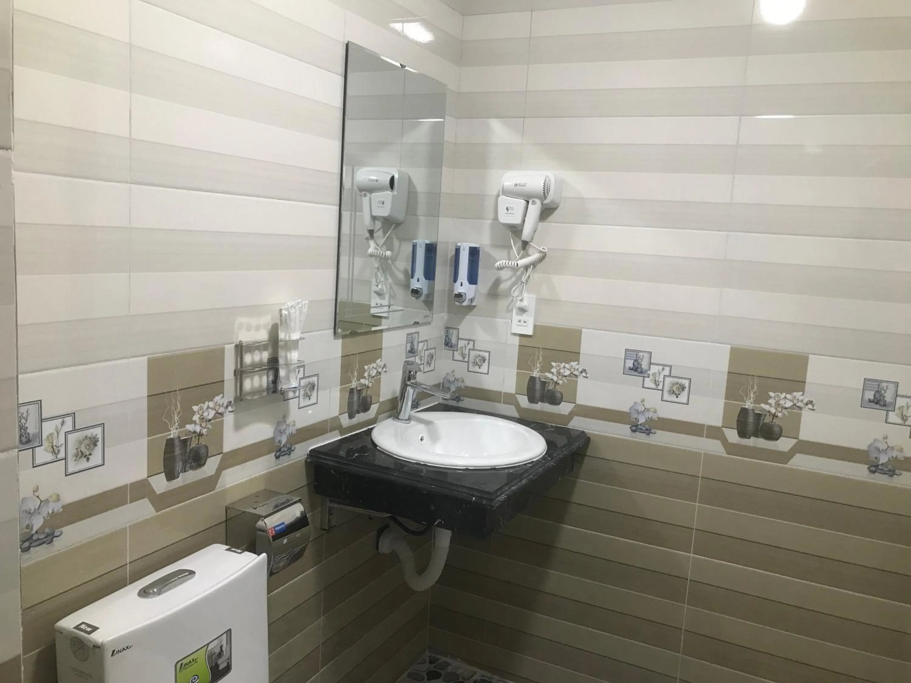 Toilet in Sea Balcony Hotel