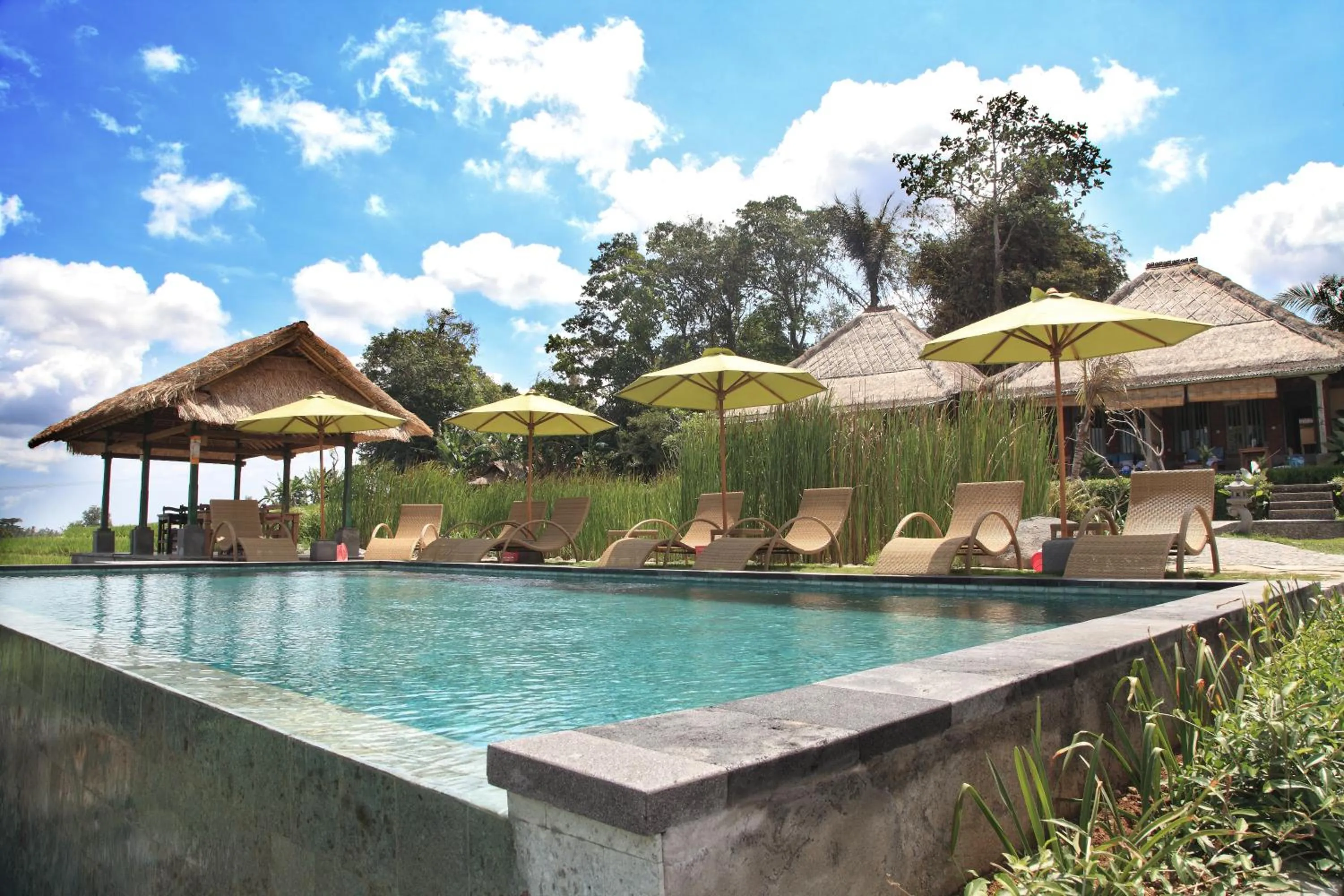 Swimming pool in Puri Taman Sari Resort