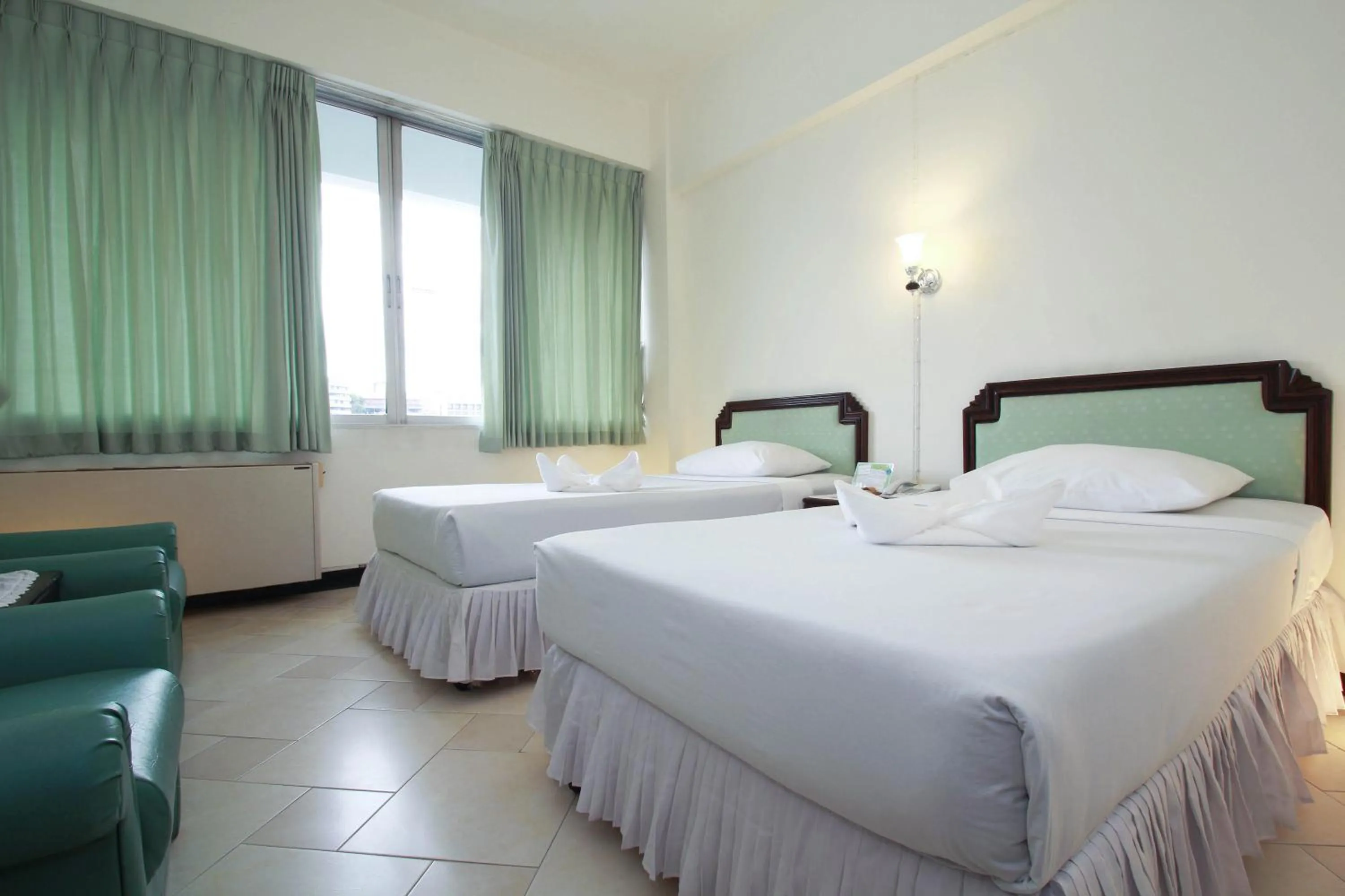 Bed in The International Hotel Chiang Mai - YMCA