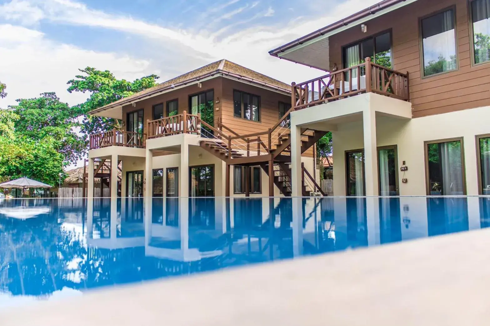 Pool view in Samed Cabana Resort Pool view in Samed Cabana Resort