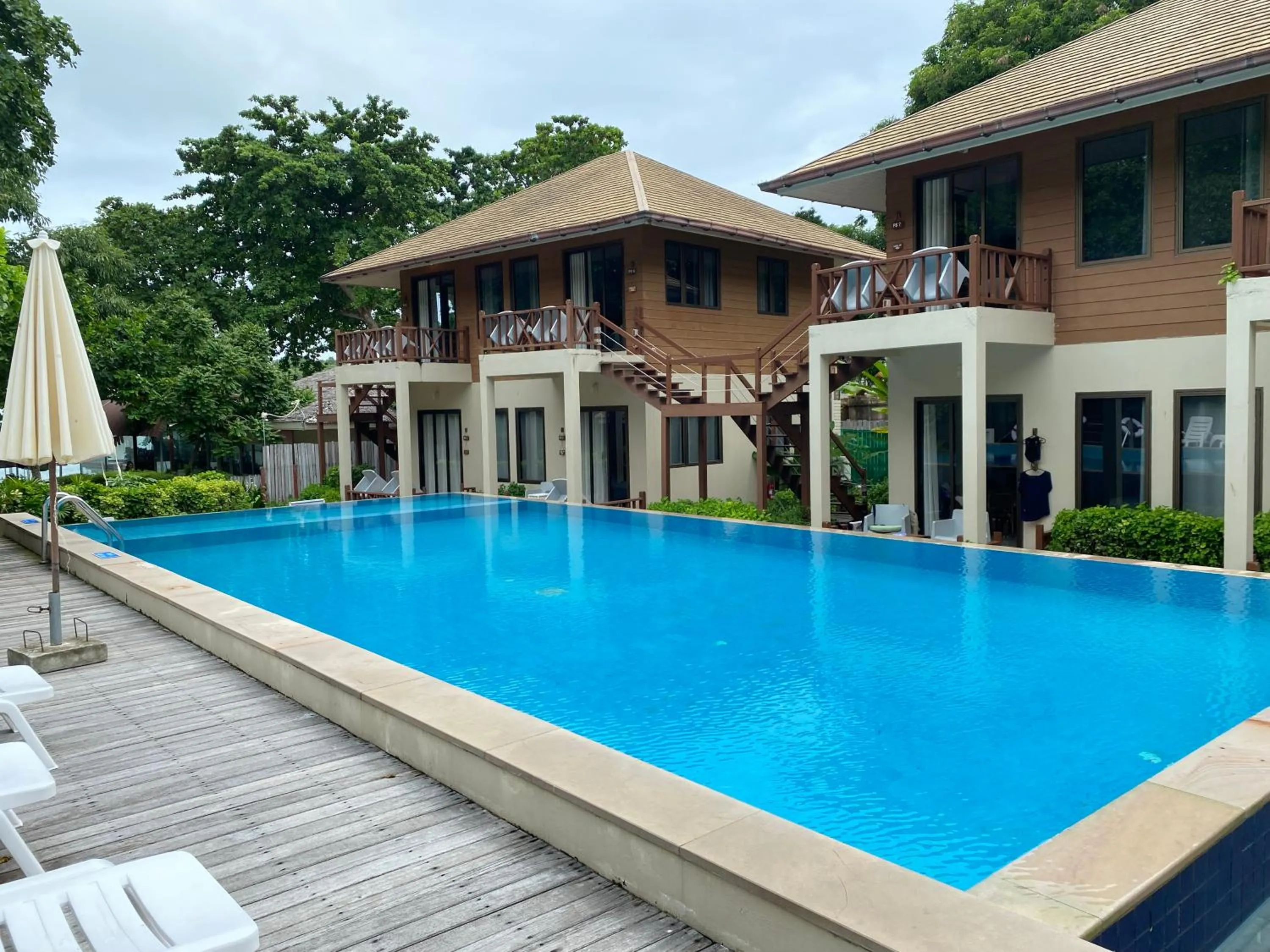 Swimming pool in Samed Cabana Resort