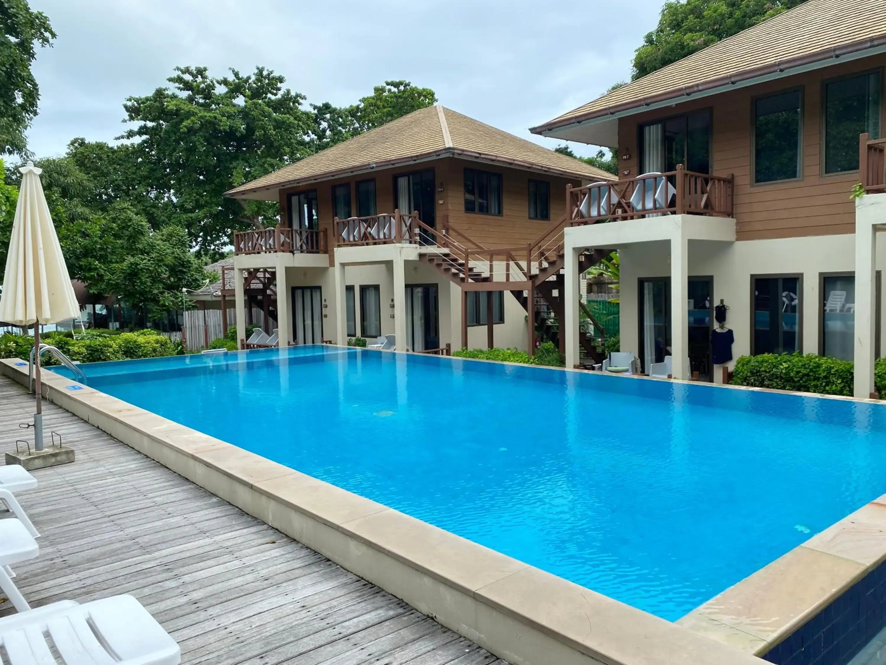Swimming pool in Samed Cabana Resort Swimming pool in Samed Cabana Resort