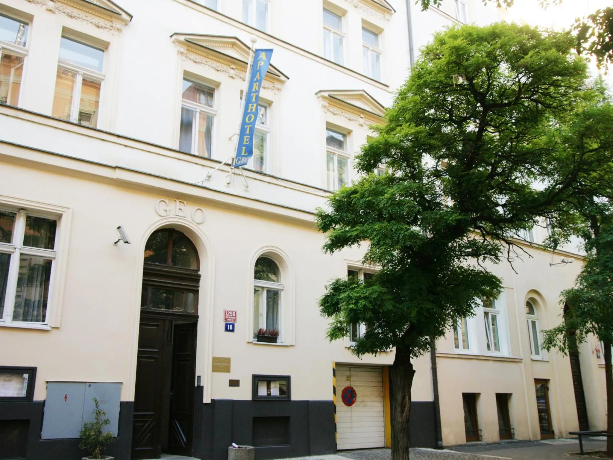 Property building in Hotel GEO