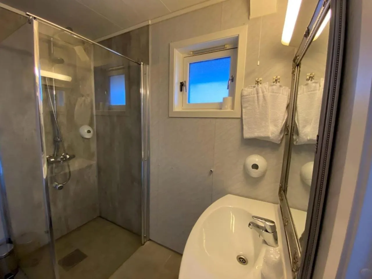 Bathroom in Fitjar Fjordhotell