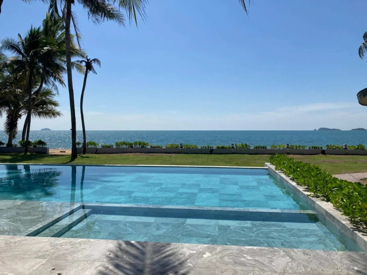 Swimming pool in Rayong Chalet Resort