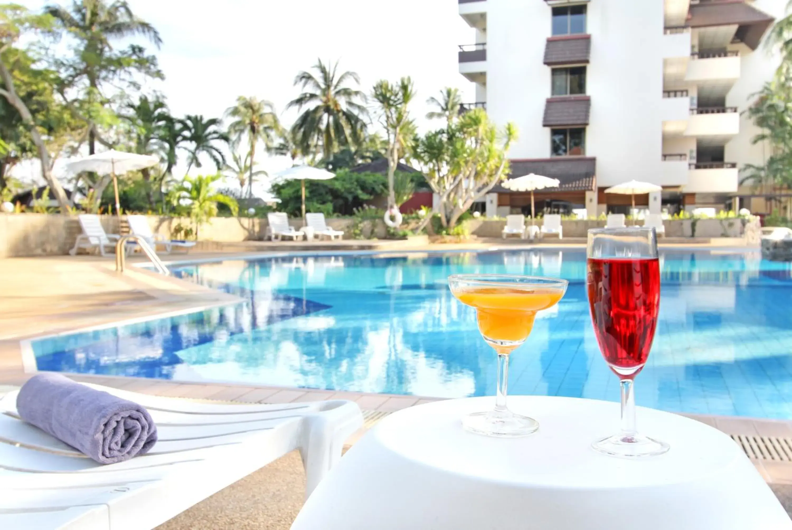 Swimming pool in Rayong Chalet Resort Swimming pool in Rayong Chalet Resort