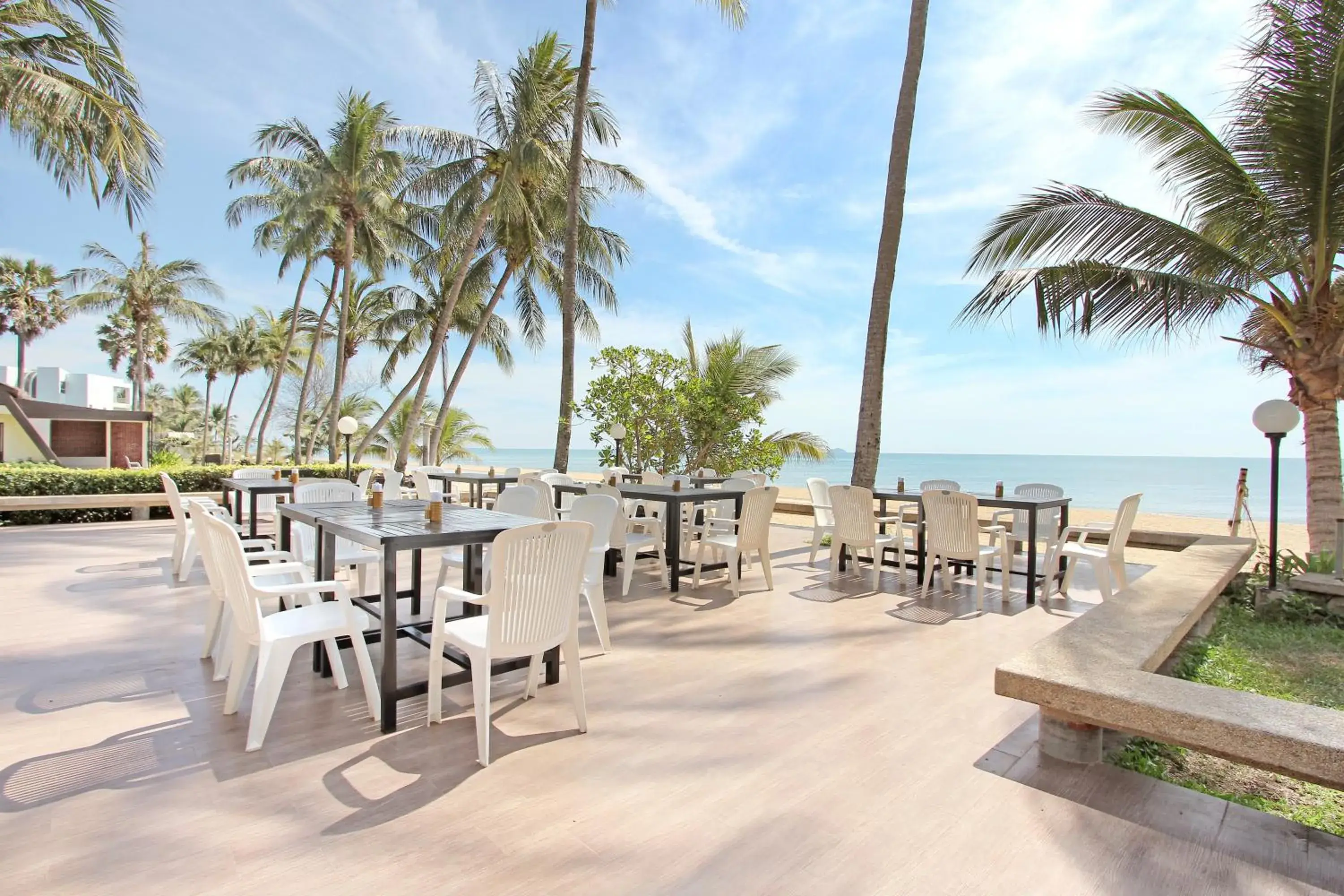 Restaurant/places to eat in Rayong Chalet Resort Restaurant/places to eat in Rayong Chalet Resort