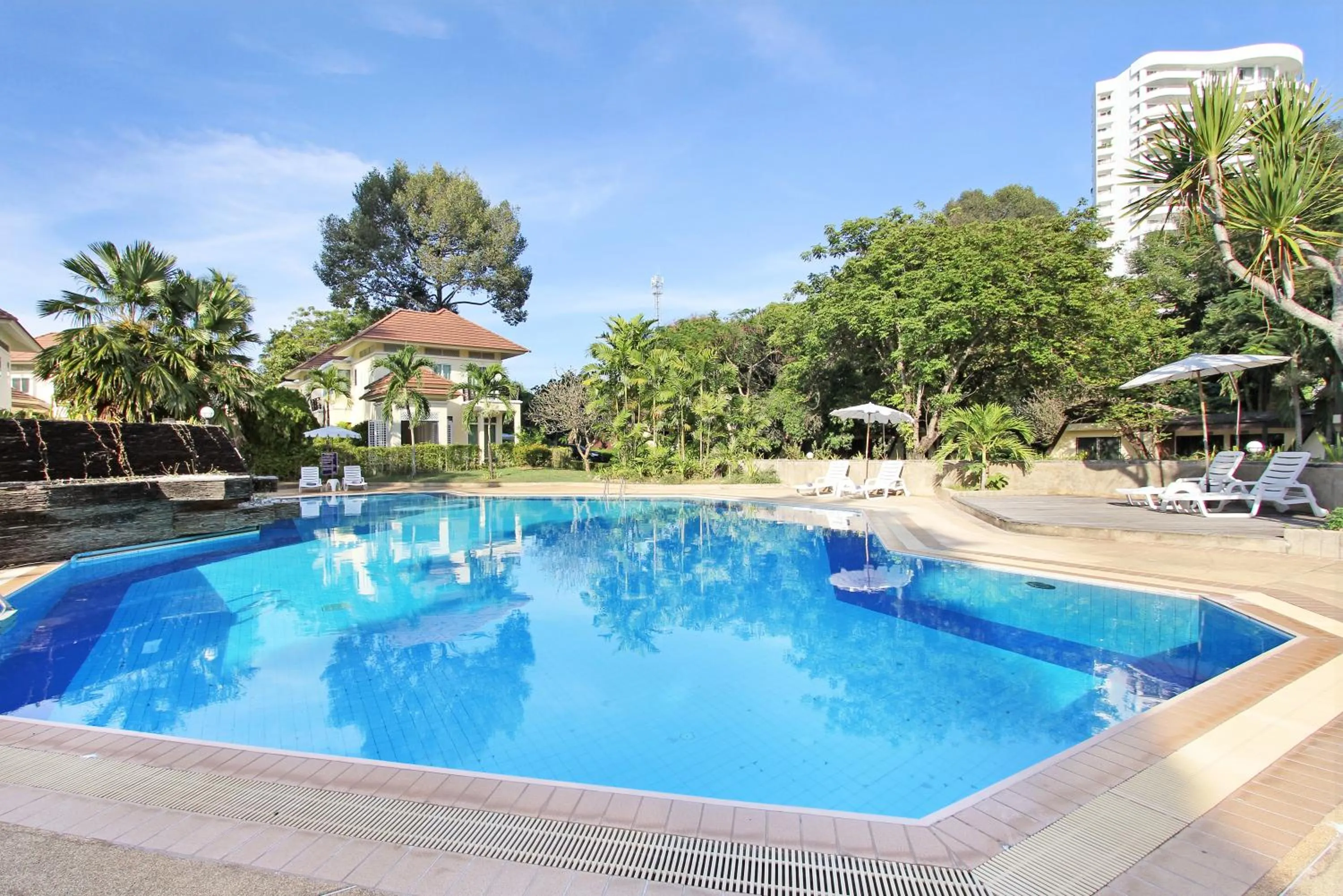 Swimming pool in Rayong Chalet Resort
