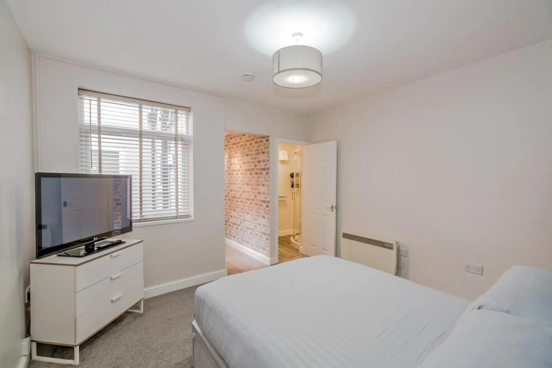 Shower, Bed in Cannock Hotel Apartments