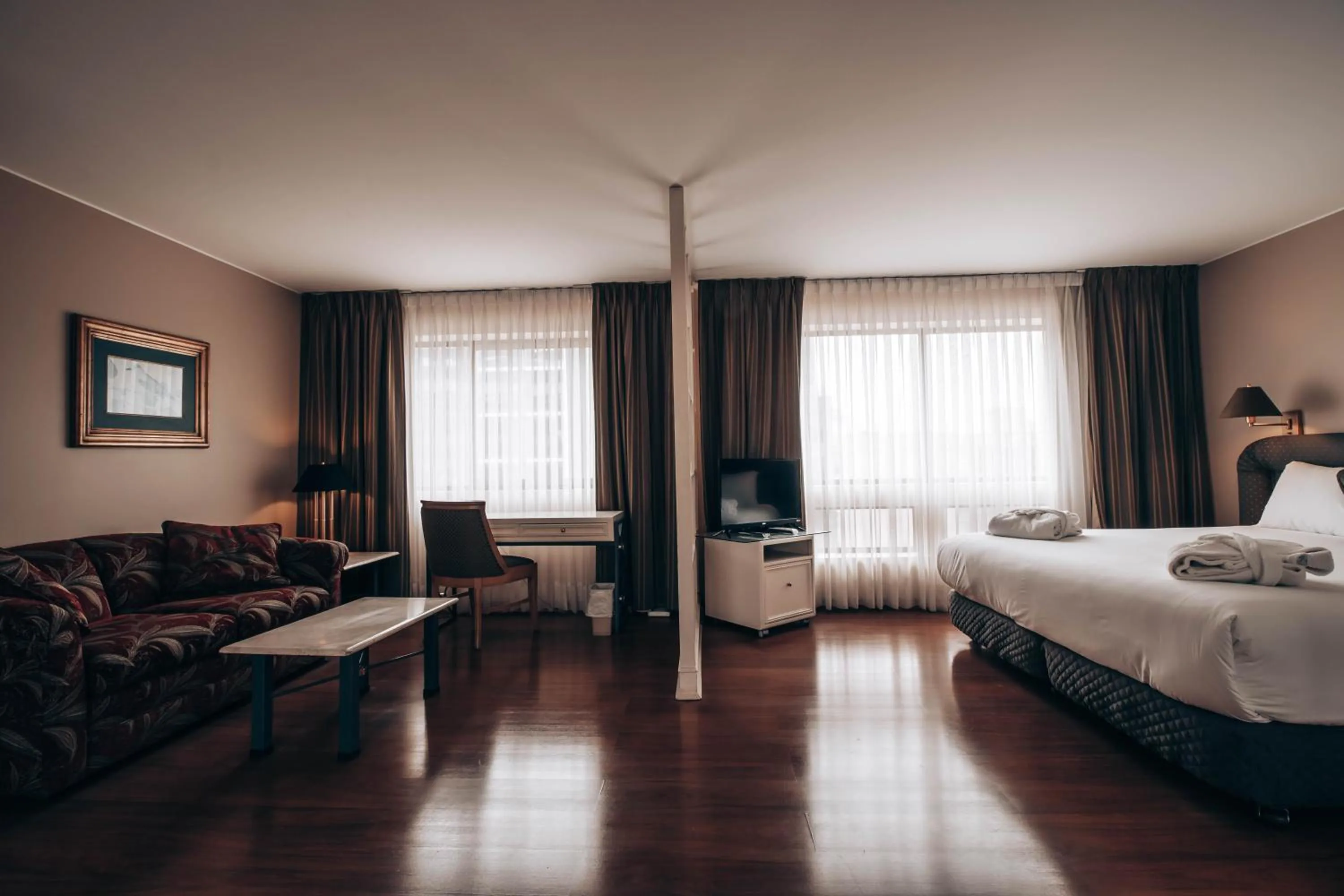Living room, Bed in Suites del Bosque Hotel