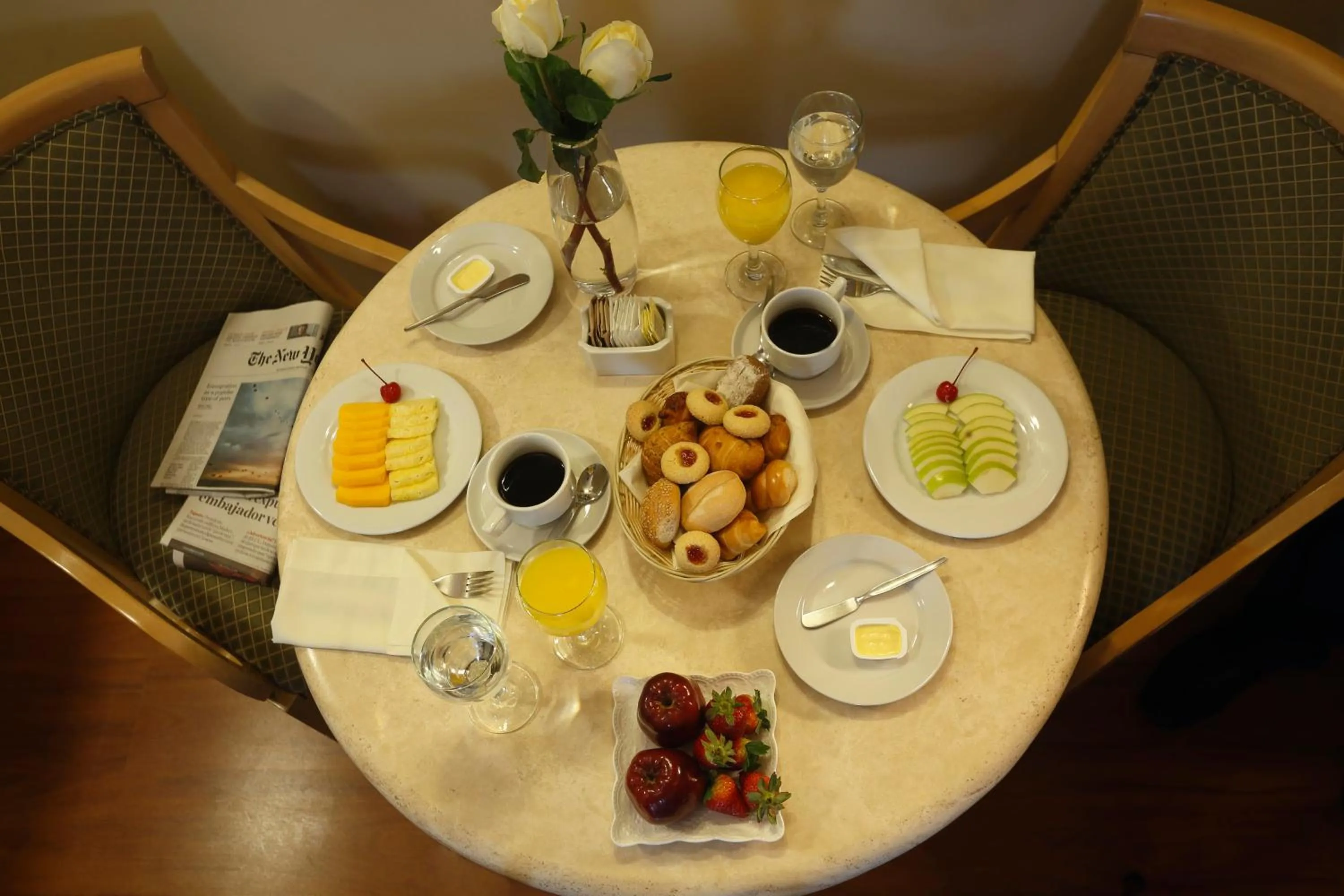 TV and multimedia in Suites del Bosque Hotel