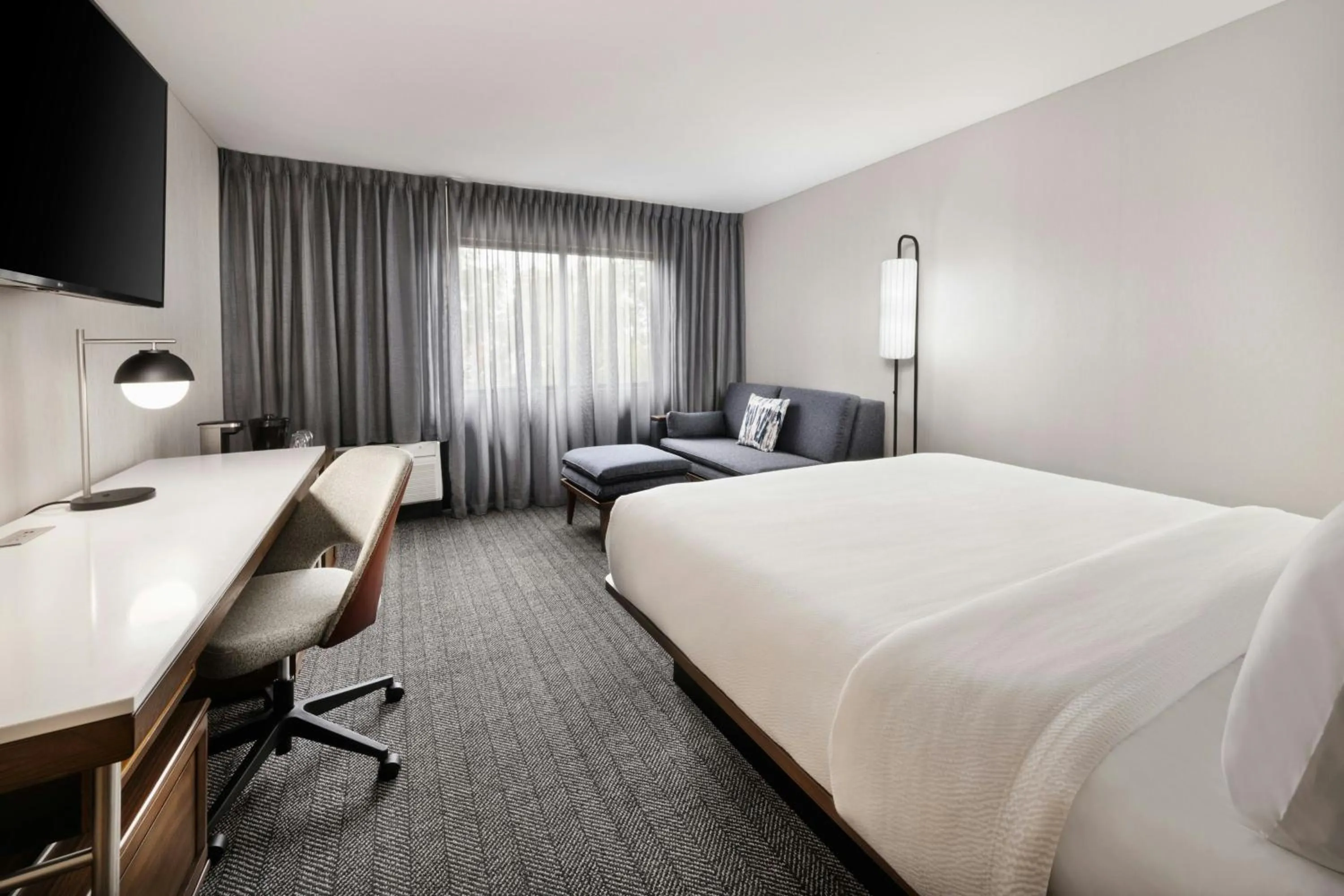 Photo of the whole room, Bed in Courtyard Mobile