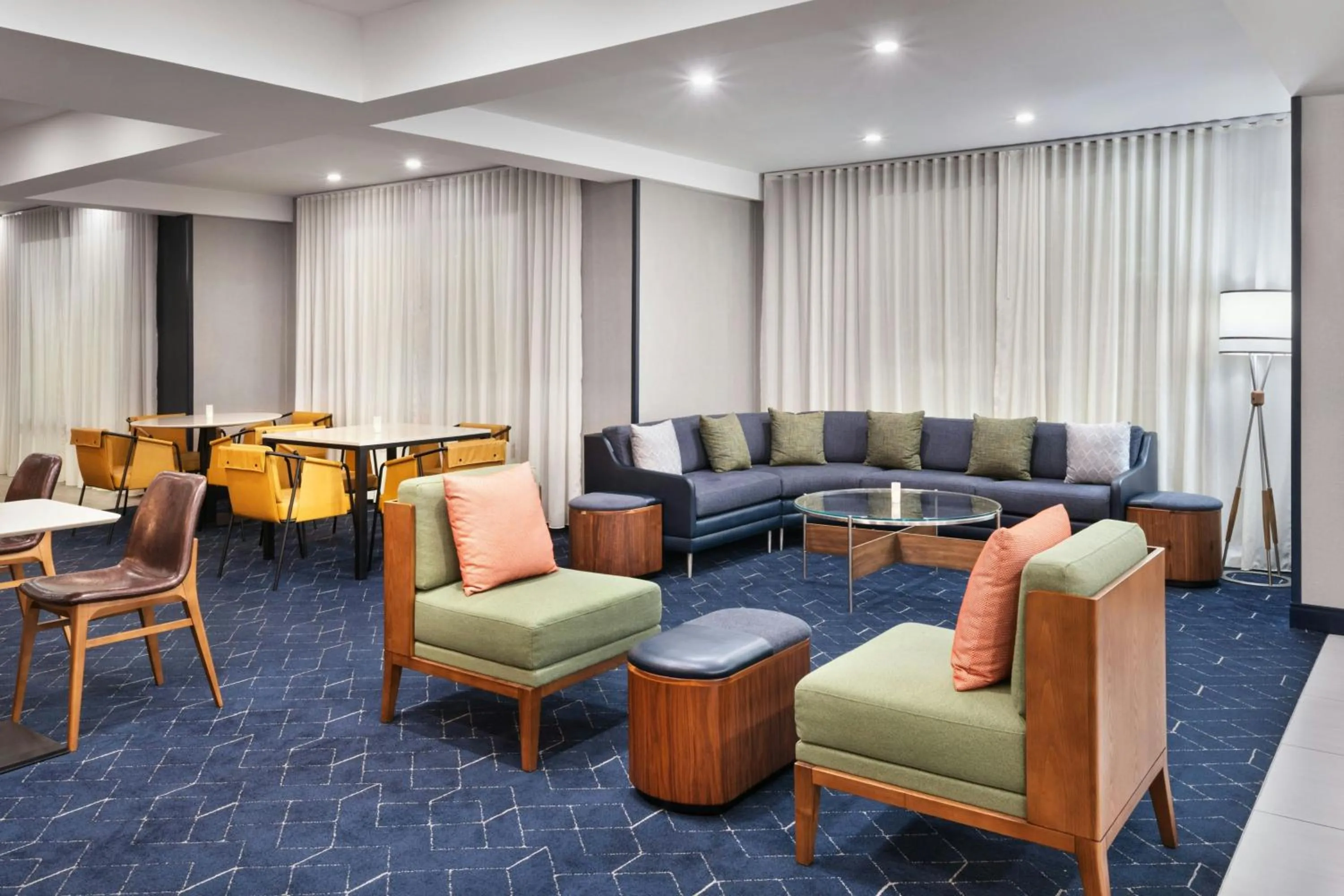 Lobby or reception in Courtyard Mobile