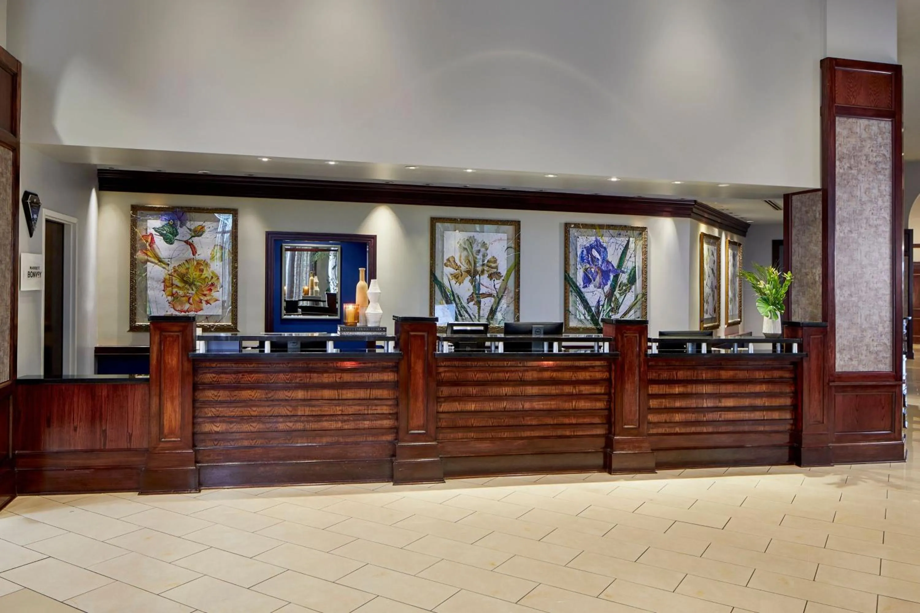 Lobby or reception in Renaissance Mobile Riverview Plaza Hotel