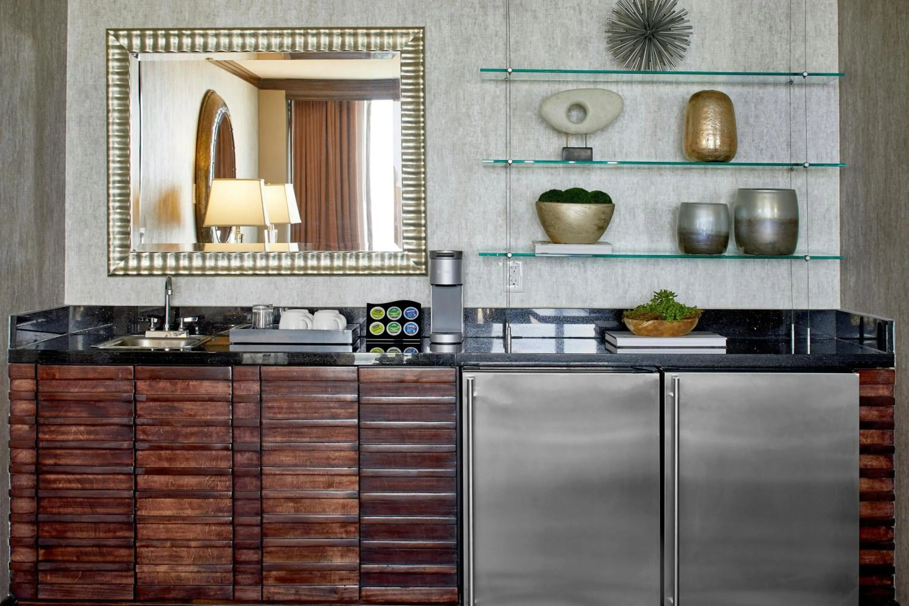 Bedroom in Renaissance Mobile Riverview Plaza Hotel