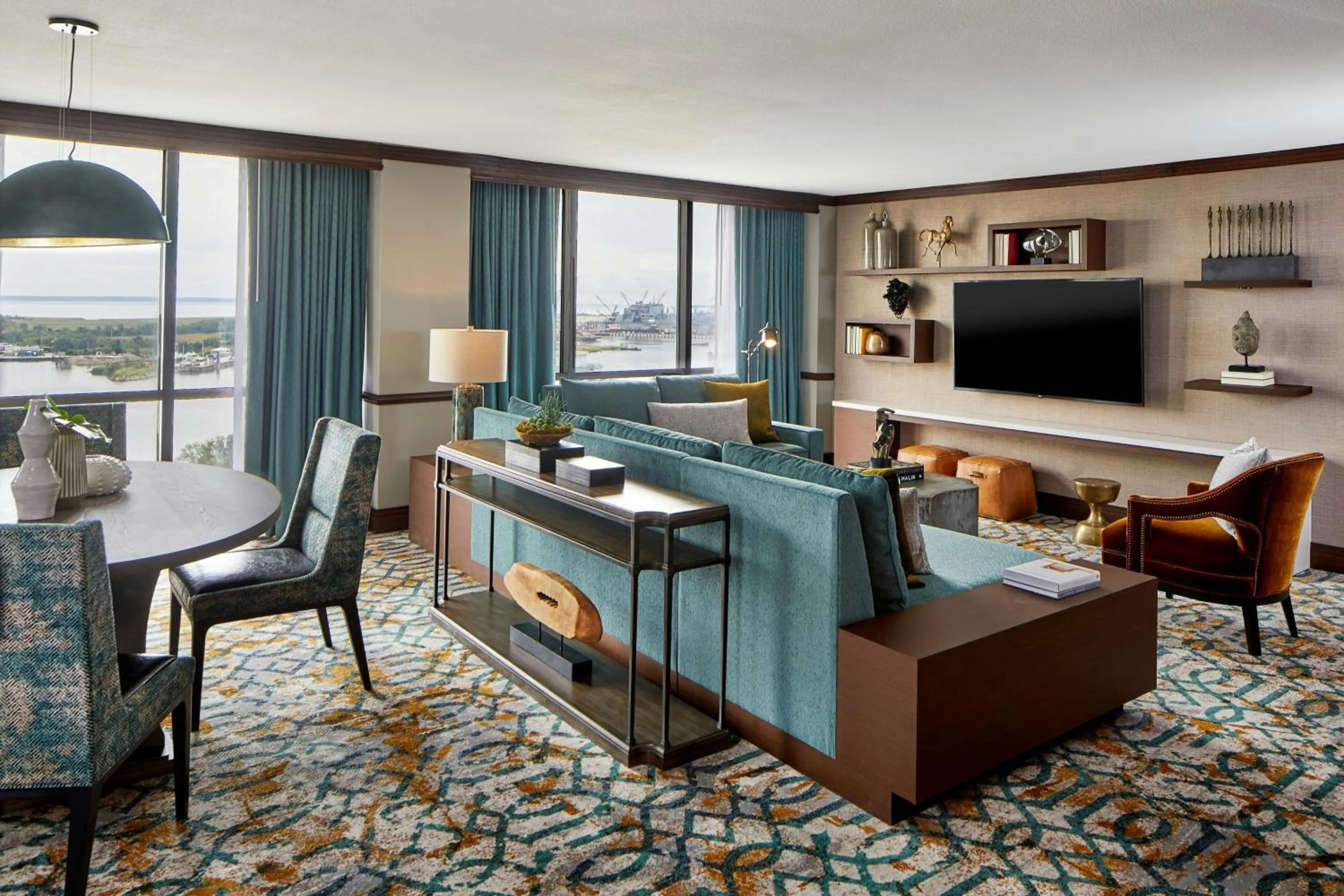 Bedroom in Renaissance Mobile Riverview Plaza Hotel